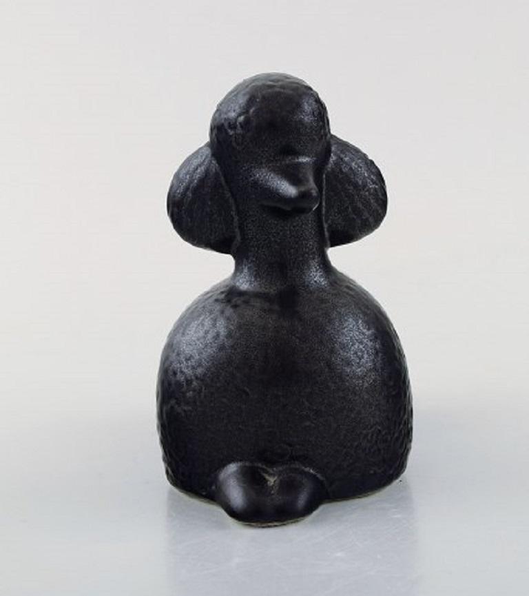 Lisa Larson for K-Studion / Gustavsberg. Black poodle in glazed ceramics, 20th century.
Measures: 15 x 11.5 cm.
In very good condition.
Stamped.
 