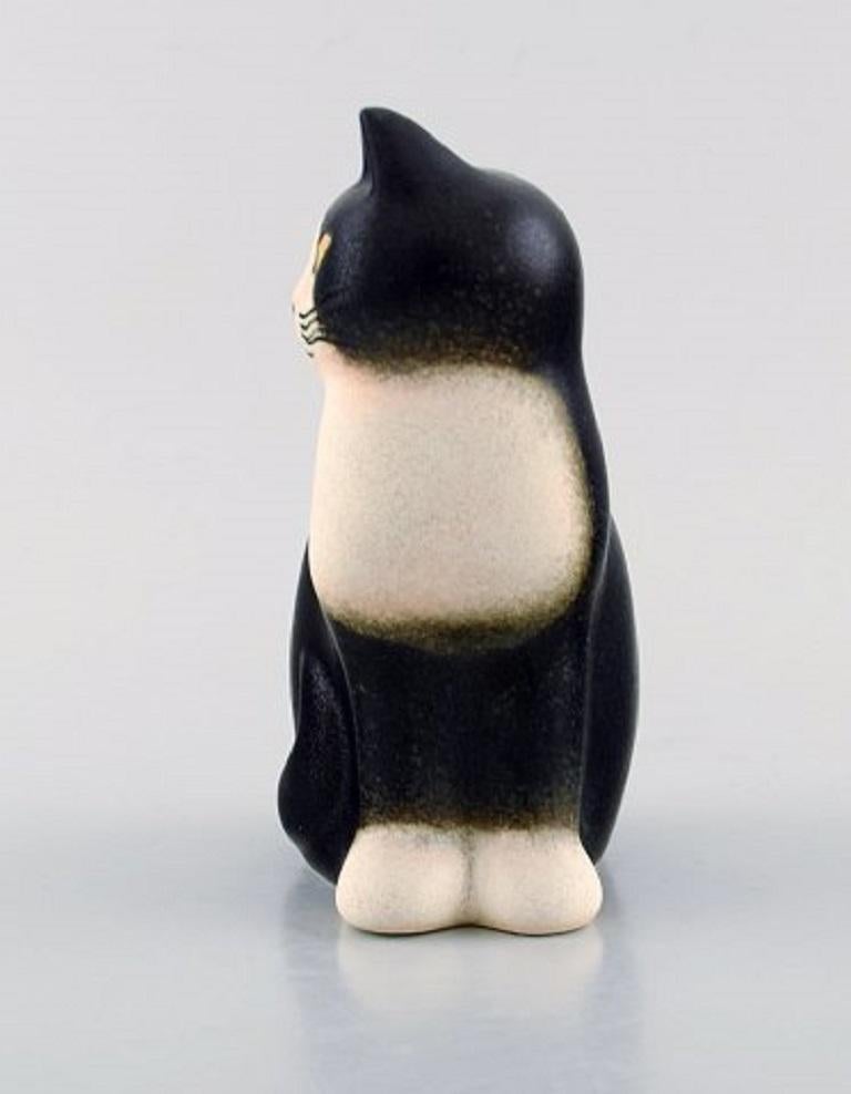 Lisa Larson for K-Studion / Gustavsberg. Cat in glazed ceramics, late 20th century.
Measures: 14.5 x 10 cm.
In very good condition.
Stamped.
