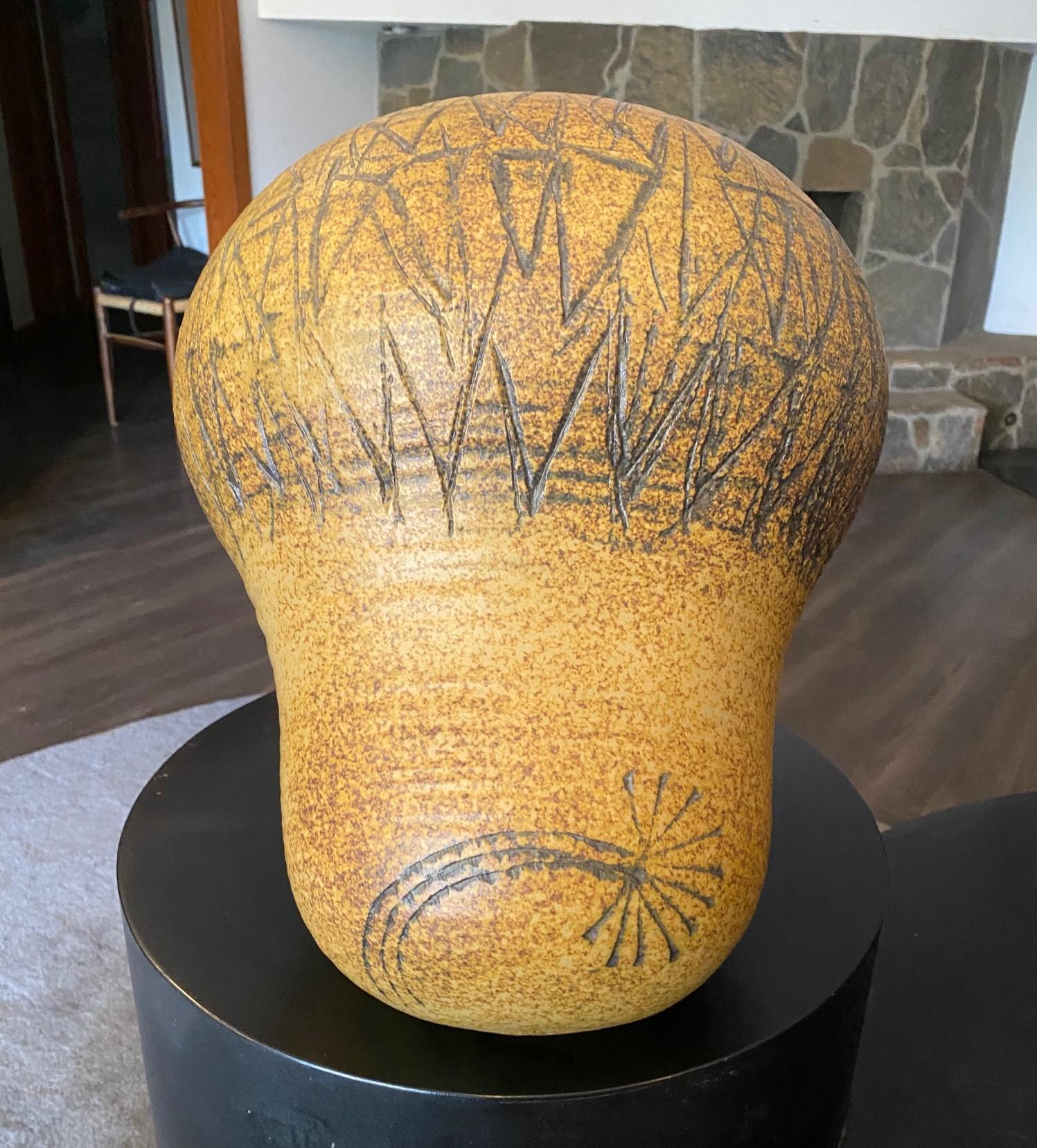 Lisa Larson, scultura in ceramica svedese di metà secolo firmata Gustavsberg, Leone di grandi dimensioni in vendita 2