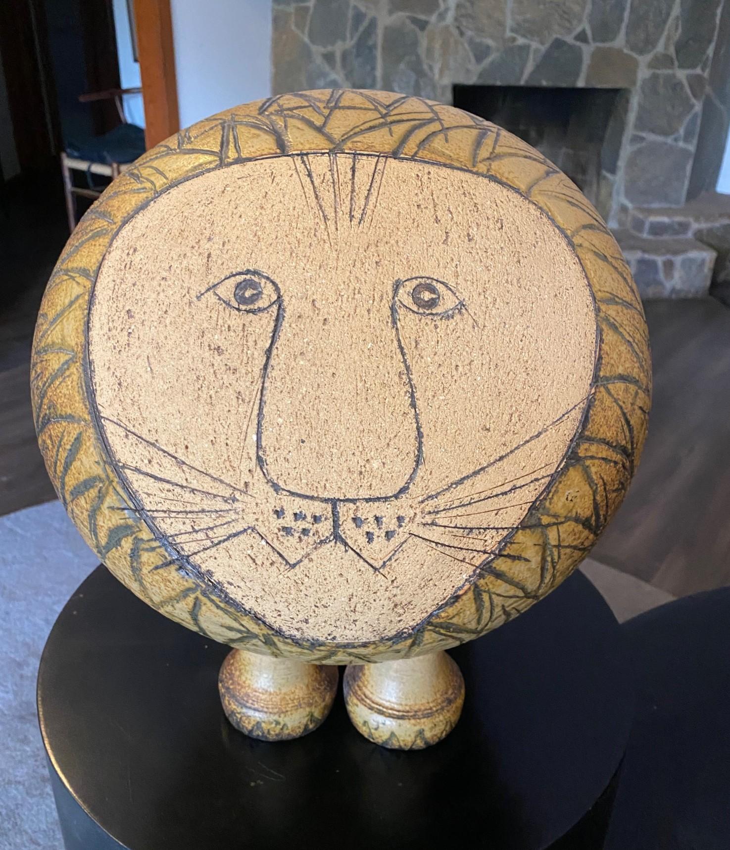 Lisa Larson, scultura in ceramica svedese di metà secolo firmata Gustavsberg, Leone di grandi dimensioni in vendita 12