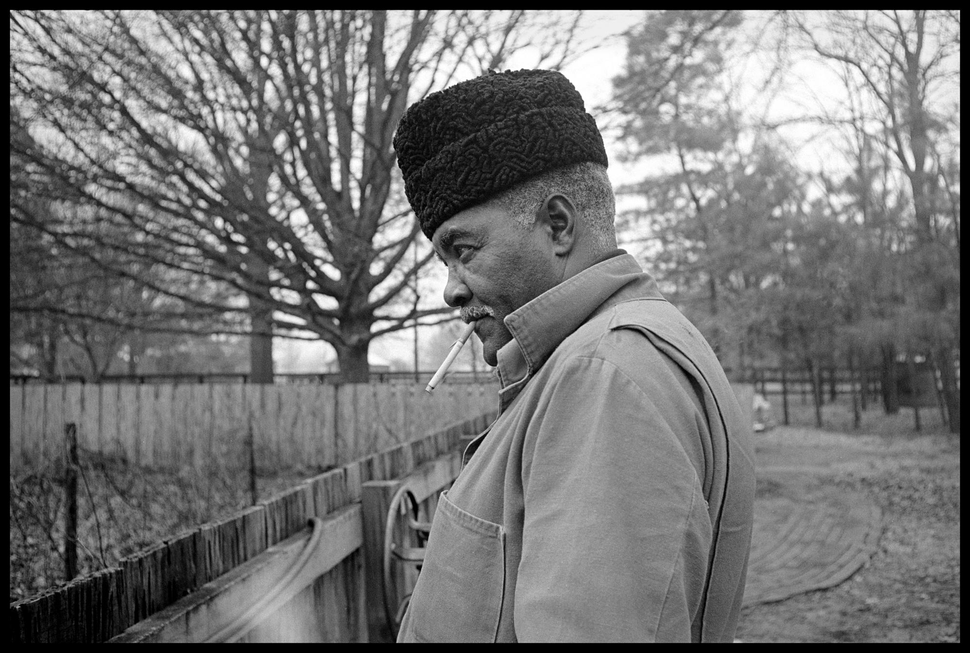 Figurative Photograph di Lisa McCord - A. James che fuma