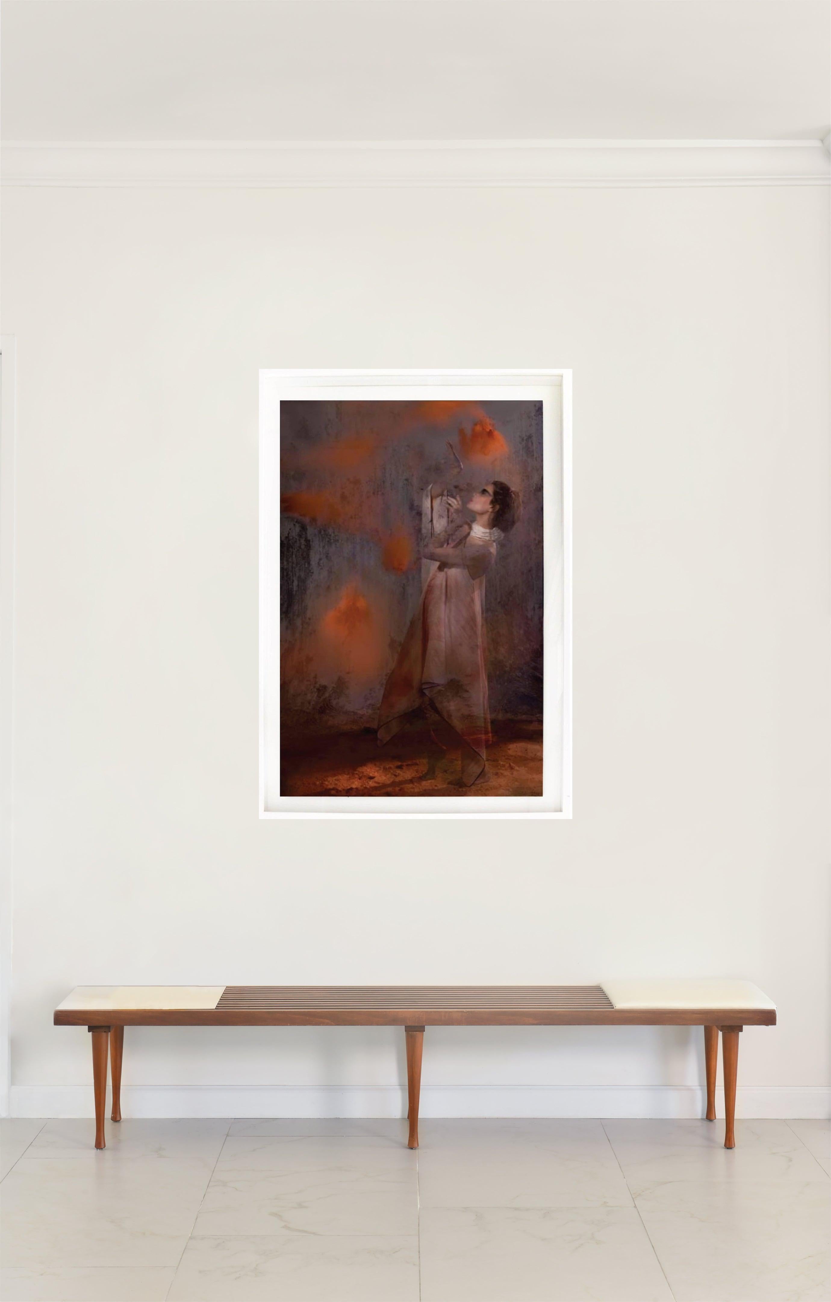 Zu Luft werden,  Farb abstrakte figurative Farbfotografie (Braun), Figurative Photograph, von Lisa Palomino
