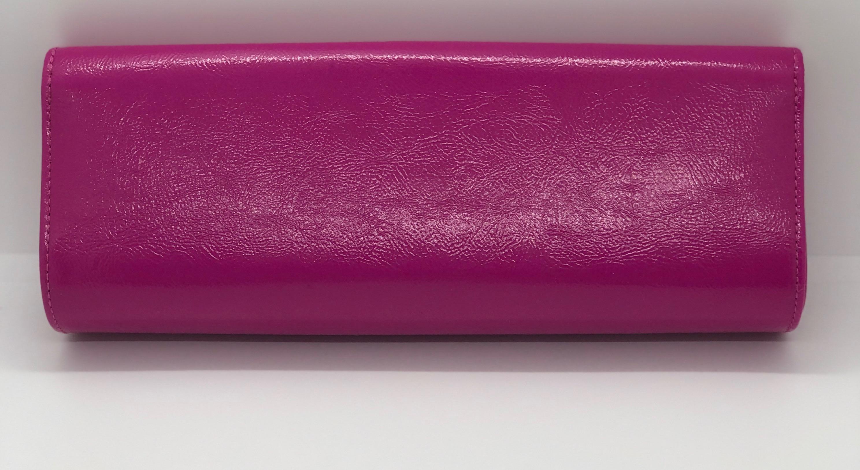 Lisa Perry Mod Fuchsia Pink Patent Leather Clutch Handbag w/ Magnetic Closure  In Excellent Condition In Houston, TX