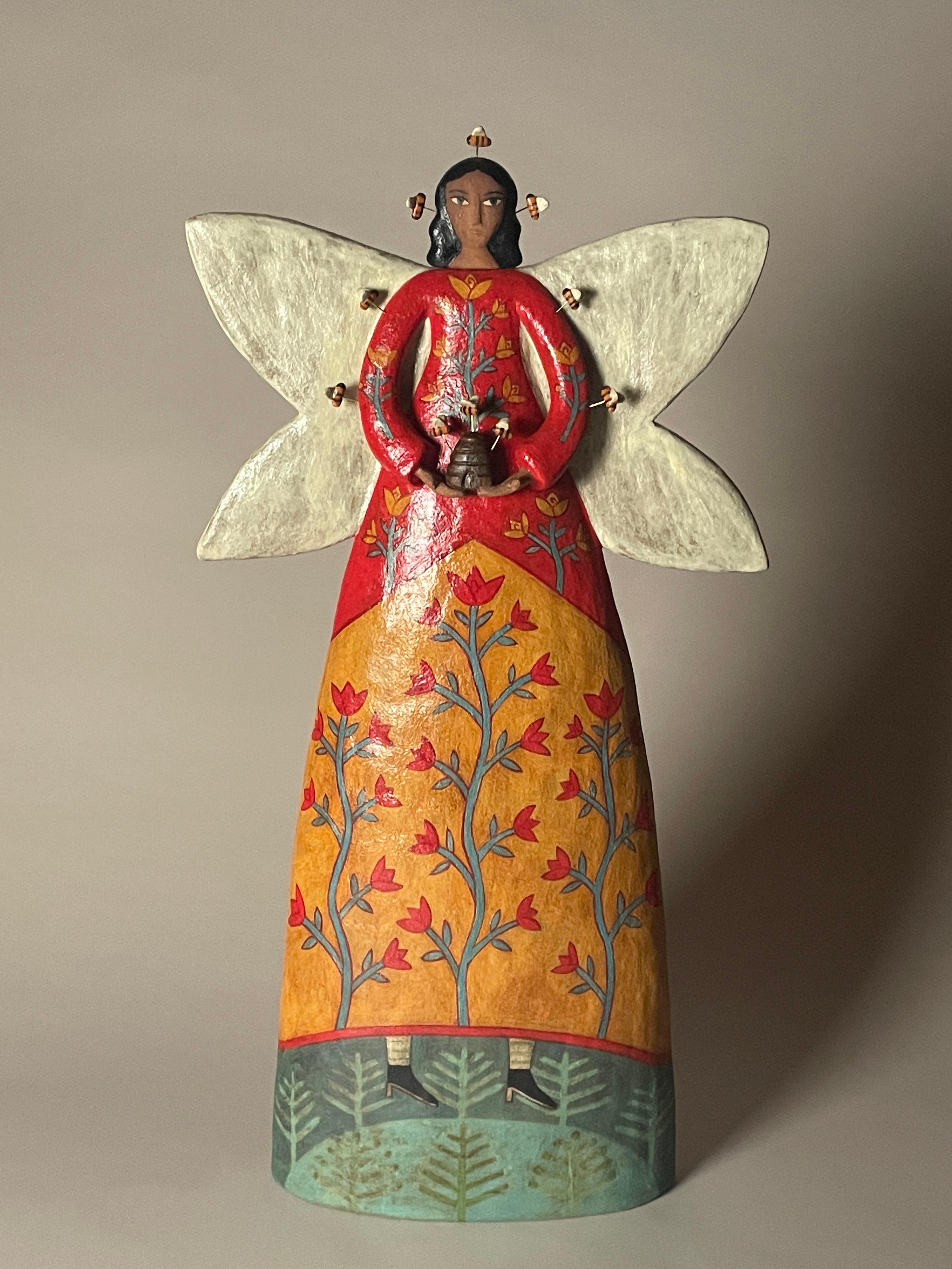Bee Queen - Sculpture by Lisa Smith