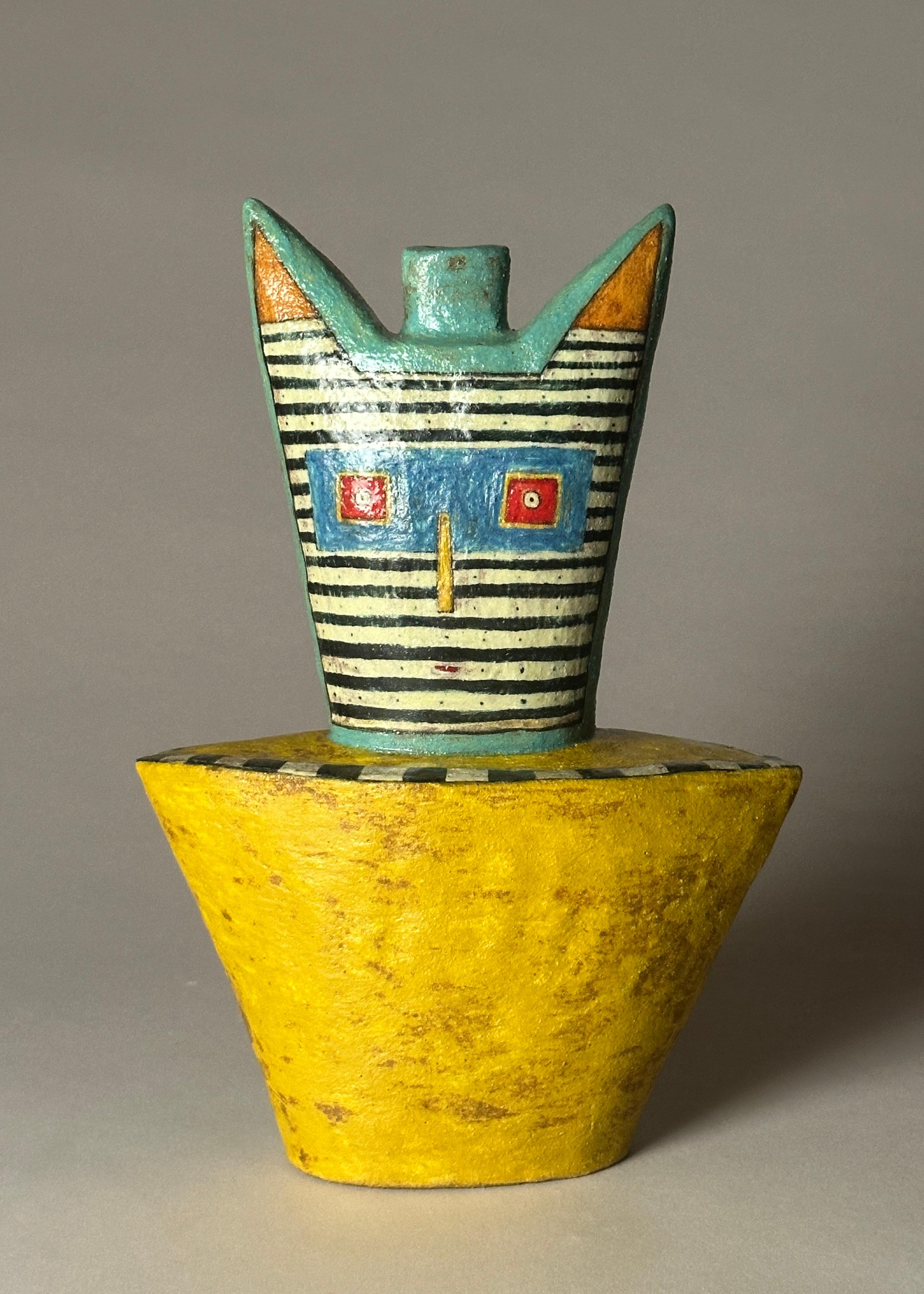 Face Jar Vessel 2 - Sculpture de Lisa Smith