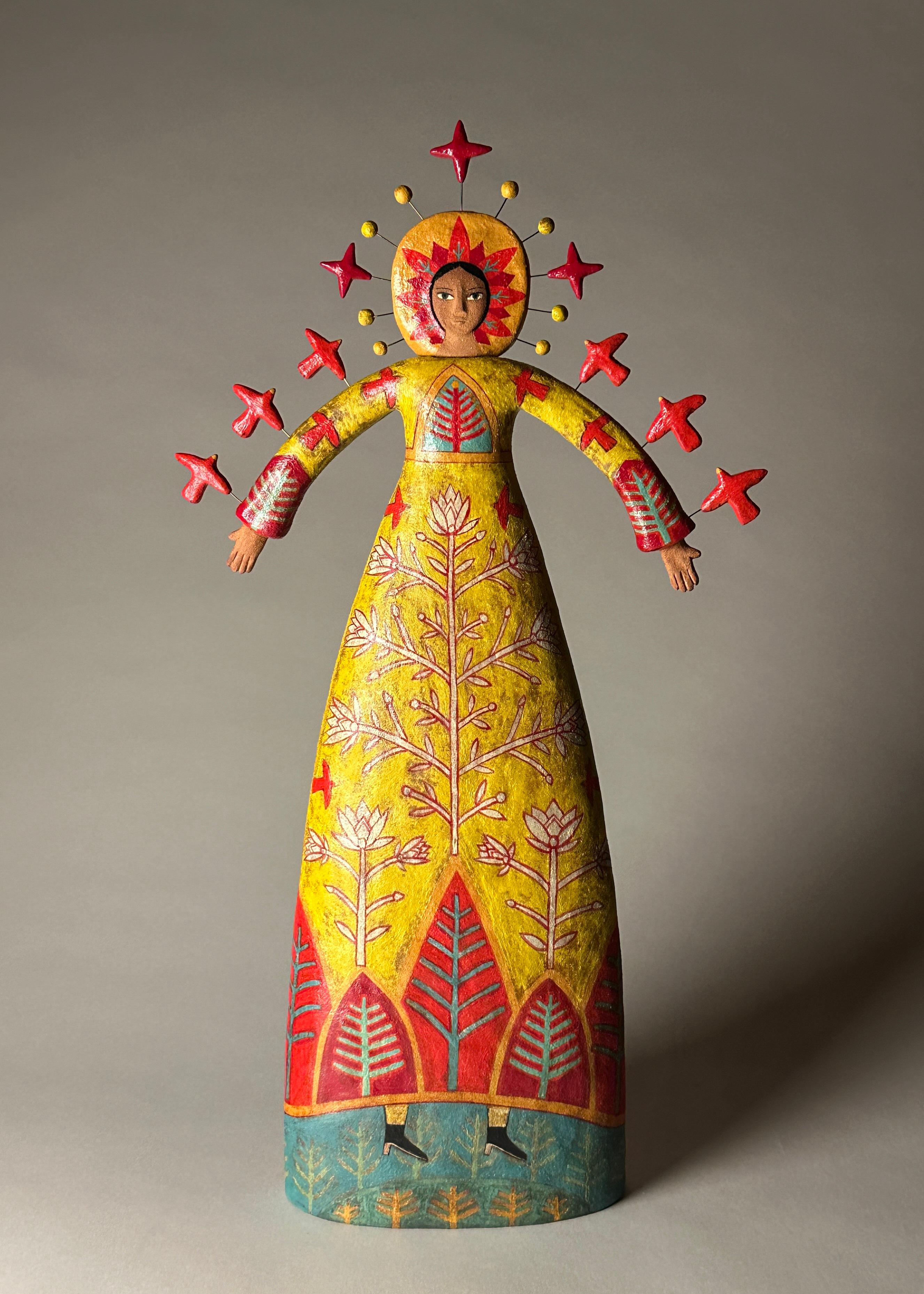 Donna uccello rosso - Sculpture di Lisa Smith