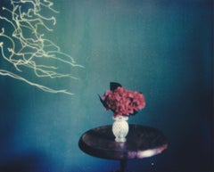 In Bloom - Contemporain, Figuratif, Femme, Polaroid, XXIe Siècle