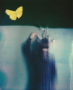 In Bloom - Contemporain, Figuratif, Femme, Polaroid, Photographie, XXIe Siècle