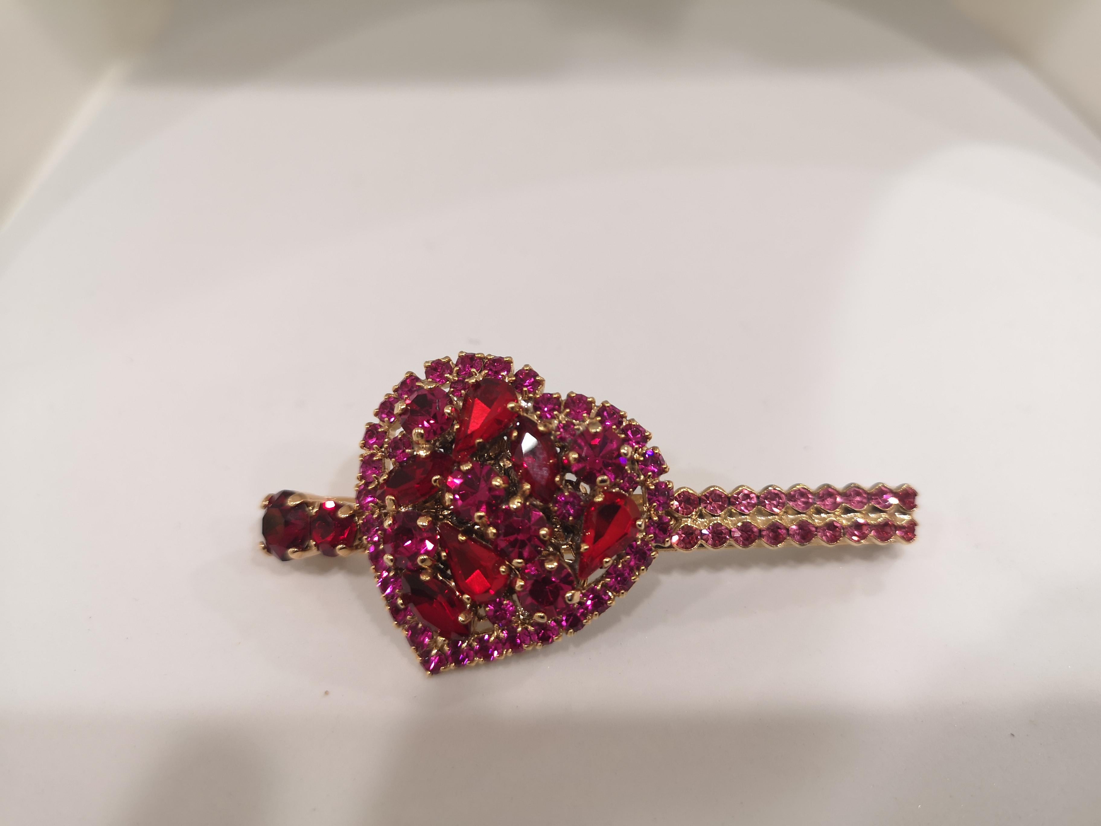 LisaC swarovski heart clip
totally handmade in italy with real swarovski stones
measurements: 9 cm