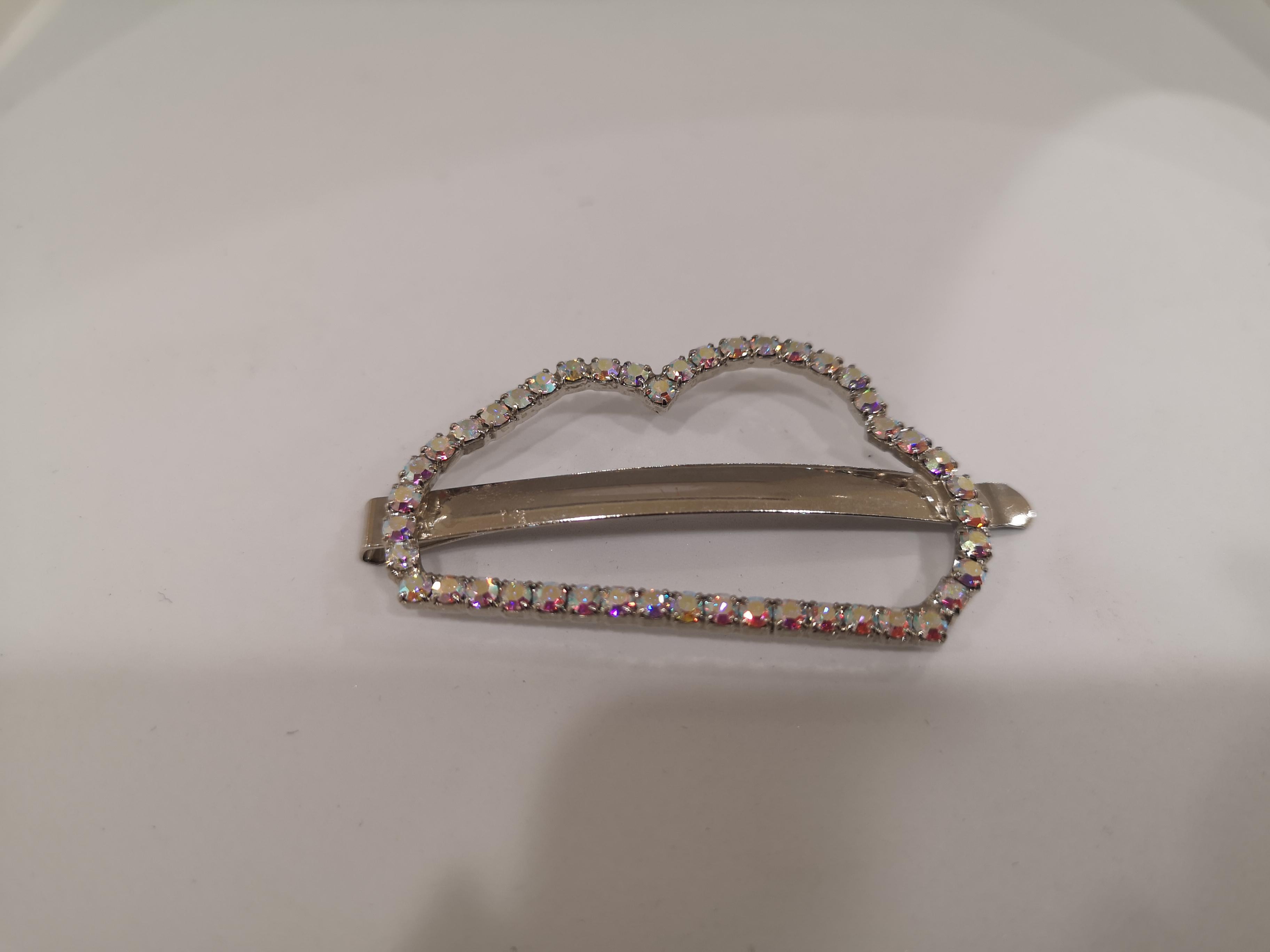 LisaC swarovski stone hair clip
totally handmade in italy with real swarovski stones
measurements: 7 cm