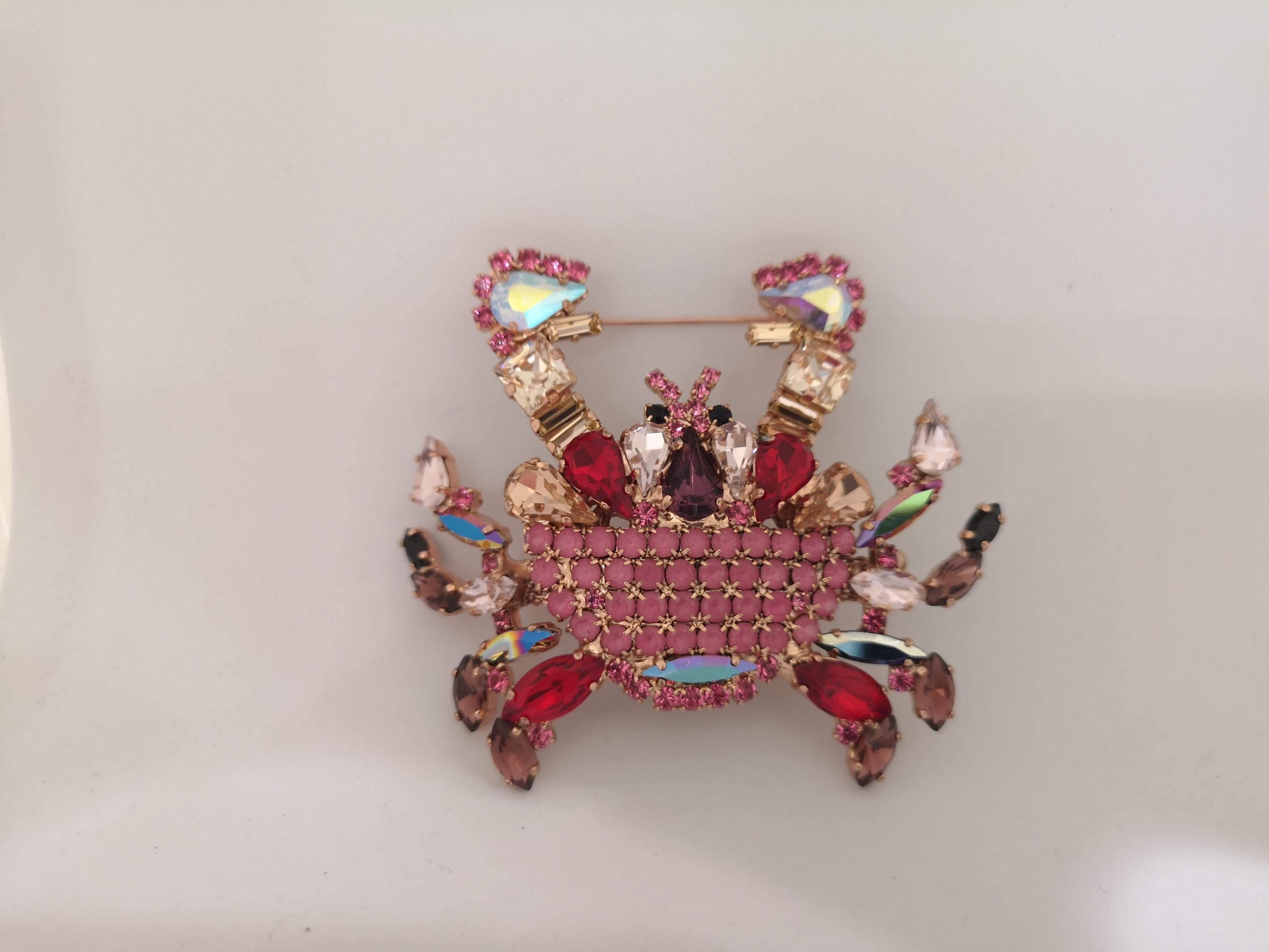 LisaC Swarovski stones Crab brooch
totally handmade in italy with real swarovski stones
measurements: 8 * 7 cm