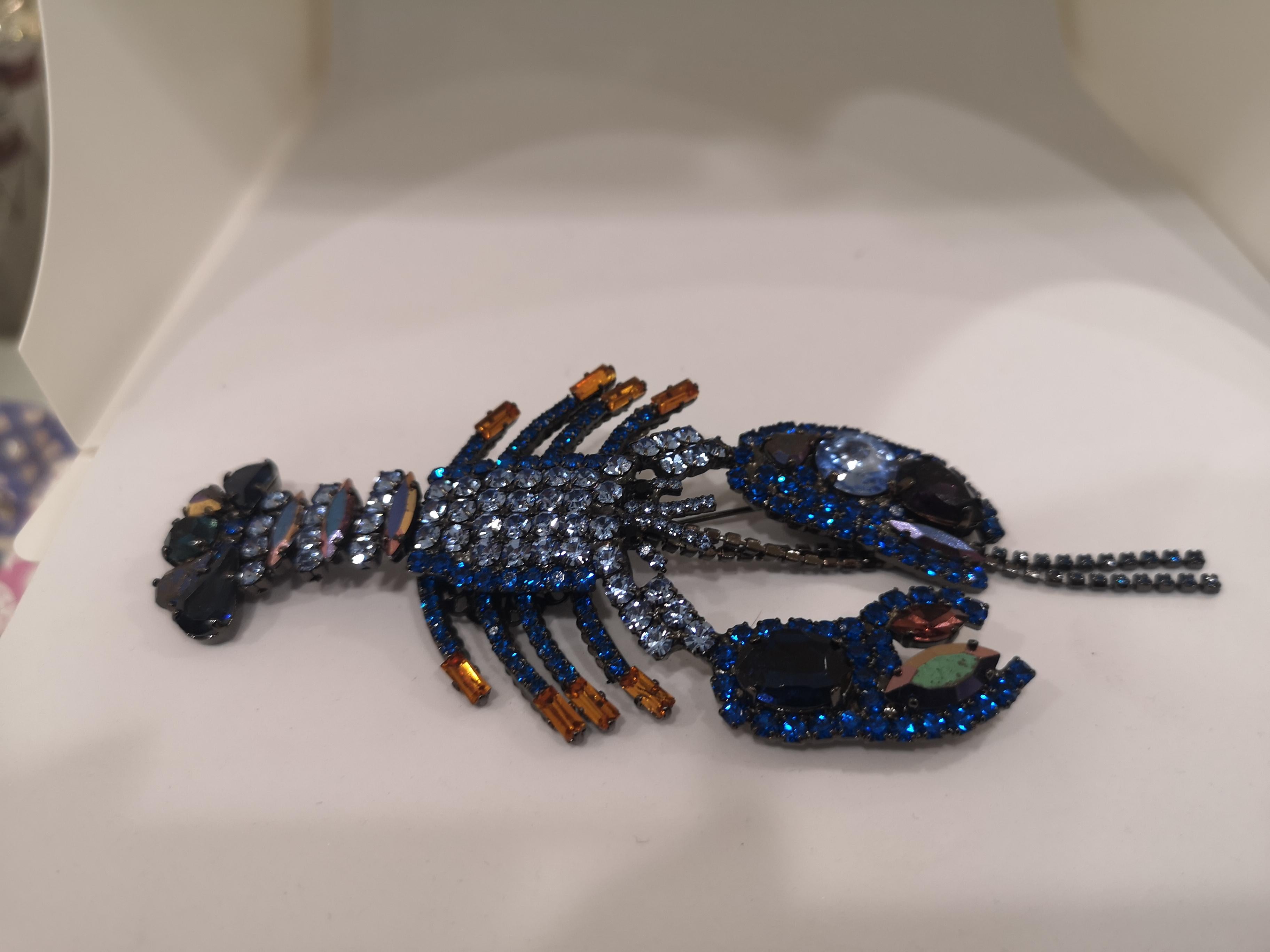 LisaC Swarovski stones lobster brooch In New Condition In Capri, IT