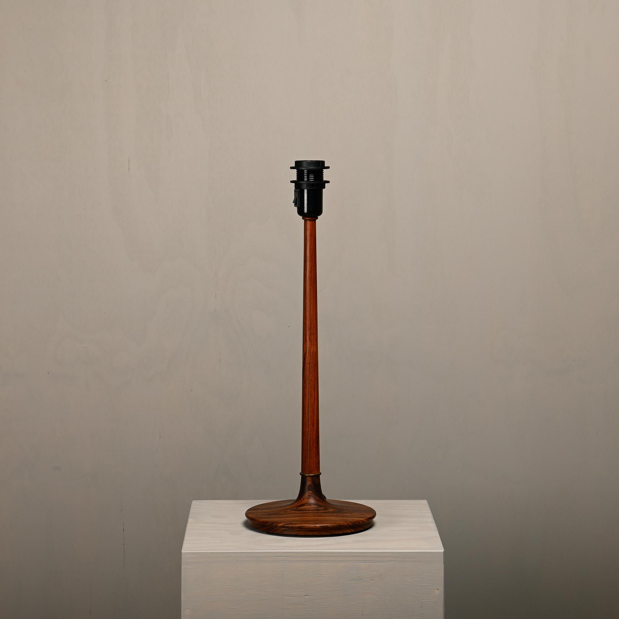 Scandinavian Modern Lisbeth Brams Table Lamp in Rosewood with Brass detail for Brdr. Krüger, Denmark For Sale