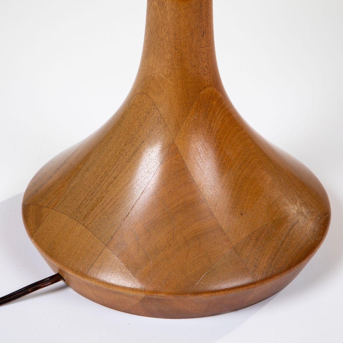 Lámpara de mesa Lisbeth Brams de madera maciza de fresno by Brdr. Krüger, Dinamarca, años 60 siglo XX en venta