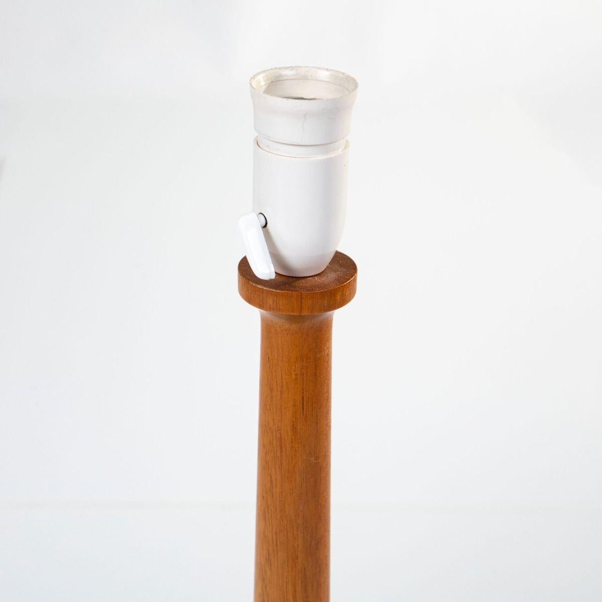 Lámpara de mesa Lisbeth Brams de madera maciza de fresno by Brdr. Krüger, Dinamarca, años 60 en venta 1