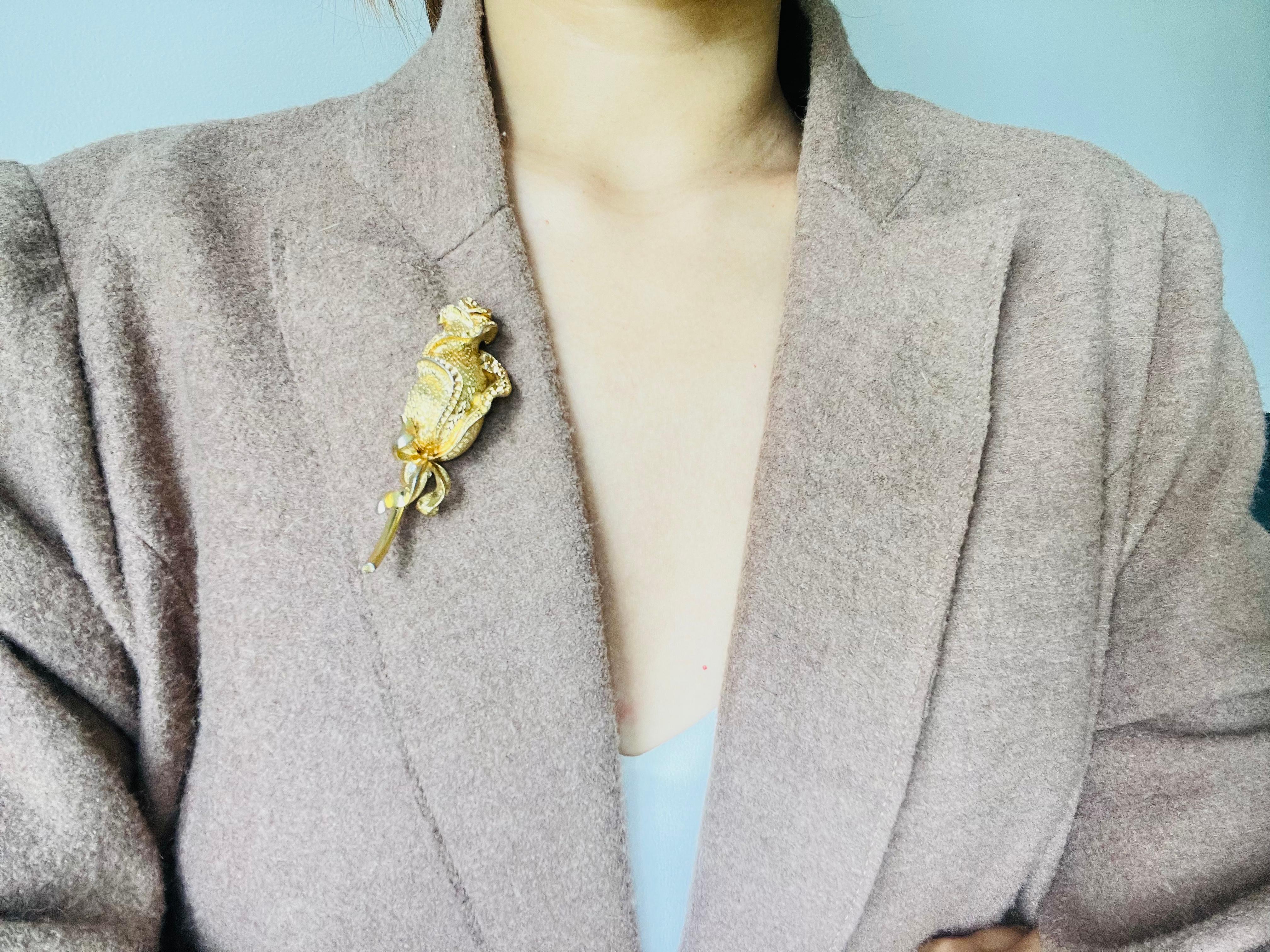 Lisner Vintage 1950s Textured Vivid Large Long Rose Leaf Flower Chunky Brooch For Sale 1