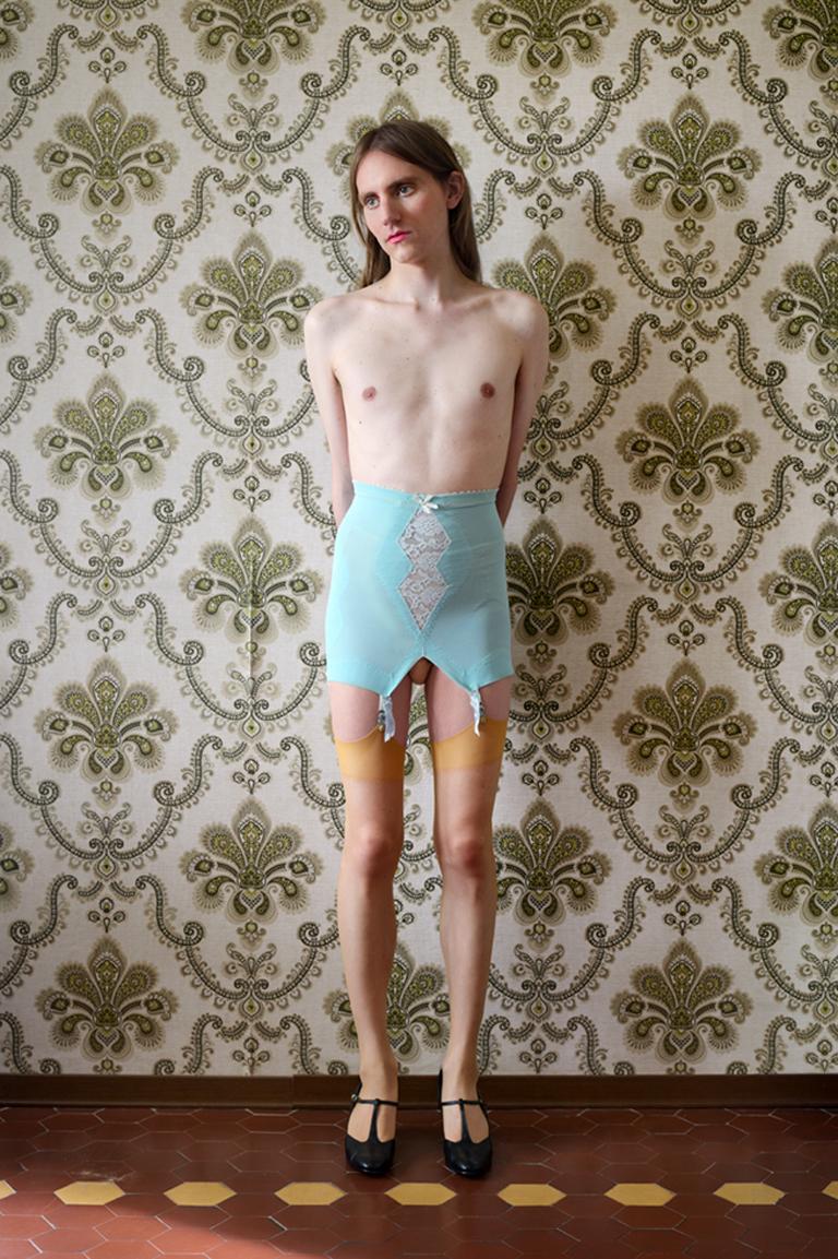 Lissa Rivera Figurative Photograph – Venedig Apartment