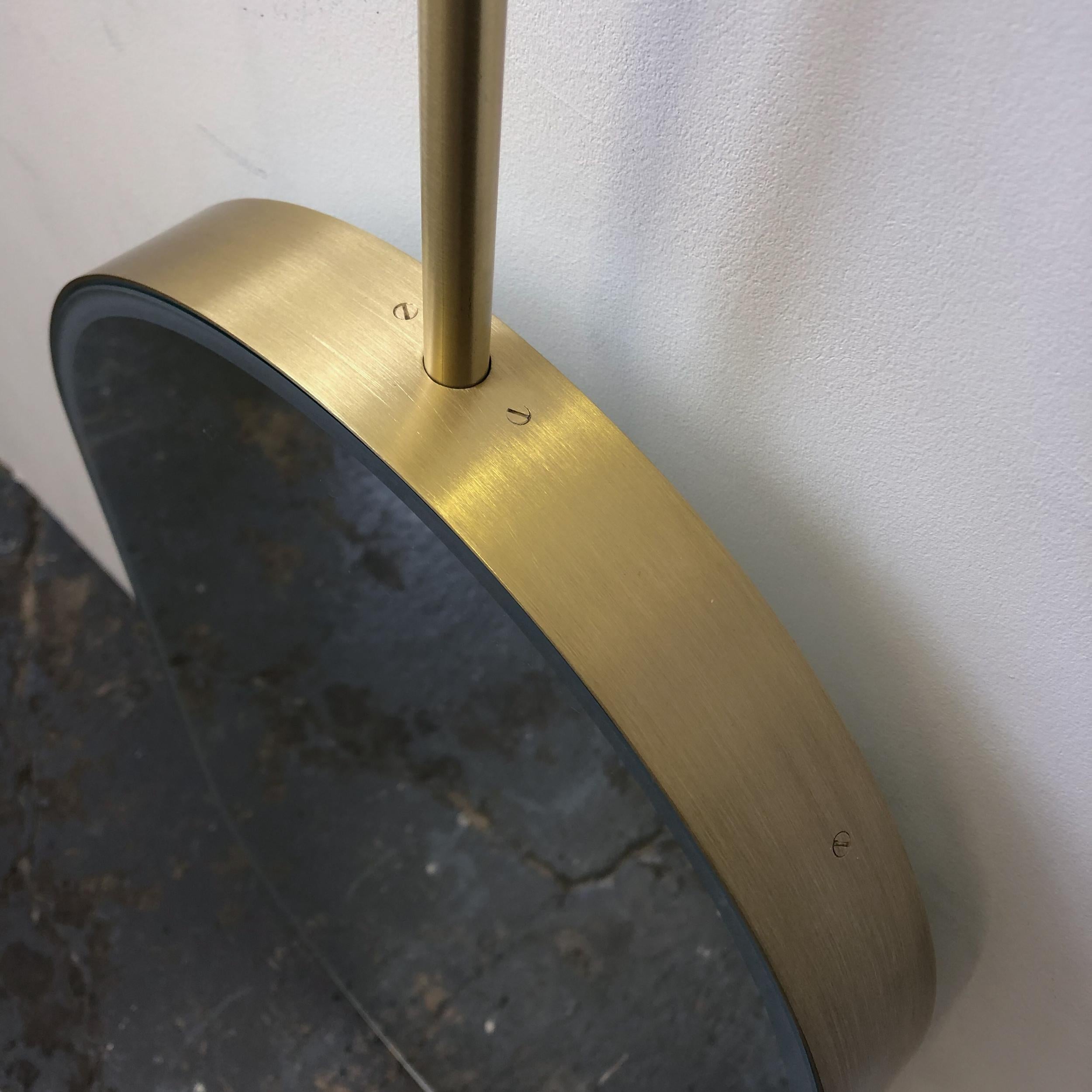 Brossé Liste pour un miroir sur mesure pour Anne Capsula suspendue Finition cadre noir mat en vente