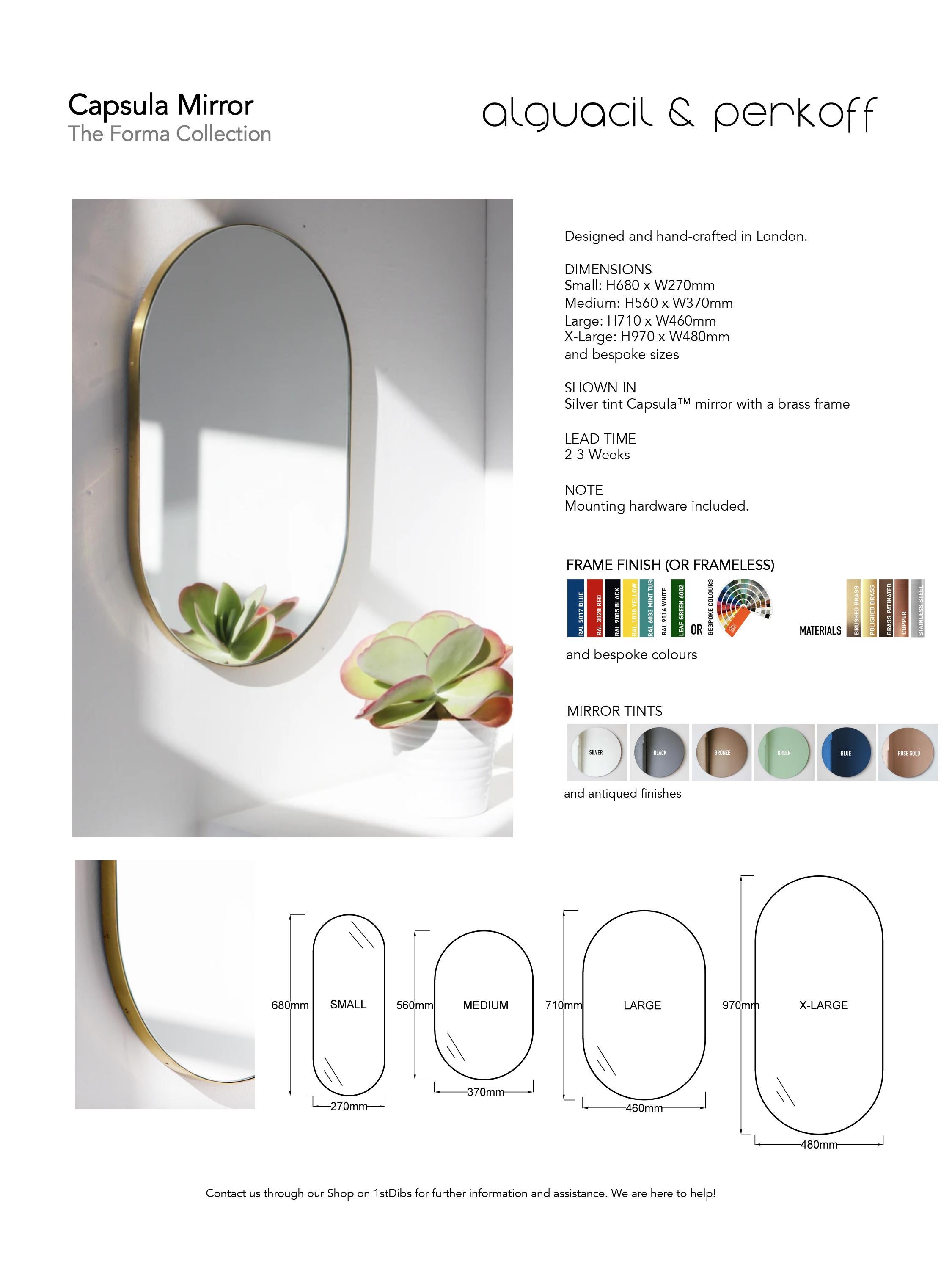 Liste pour un miroir sur mesure pour Anne Capsula suspendue Finition cadre noir mat en vente 1