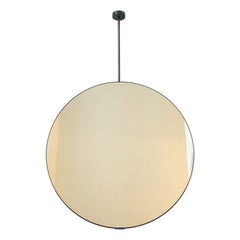 Offre pour le miroir Orbis suspendu Timothy en laiton brossé sur le devant