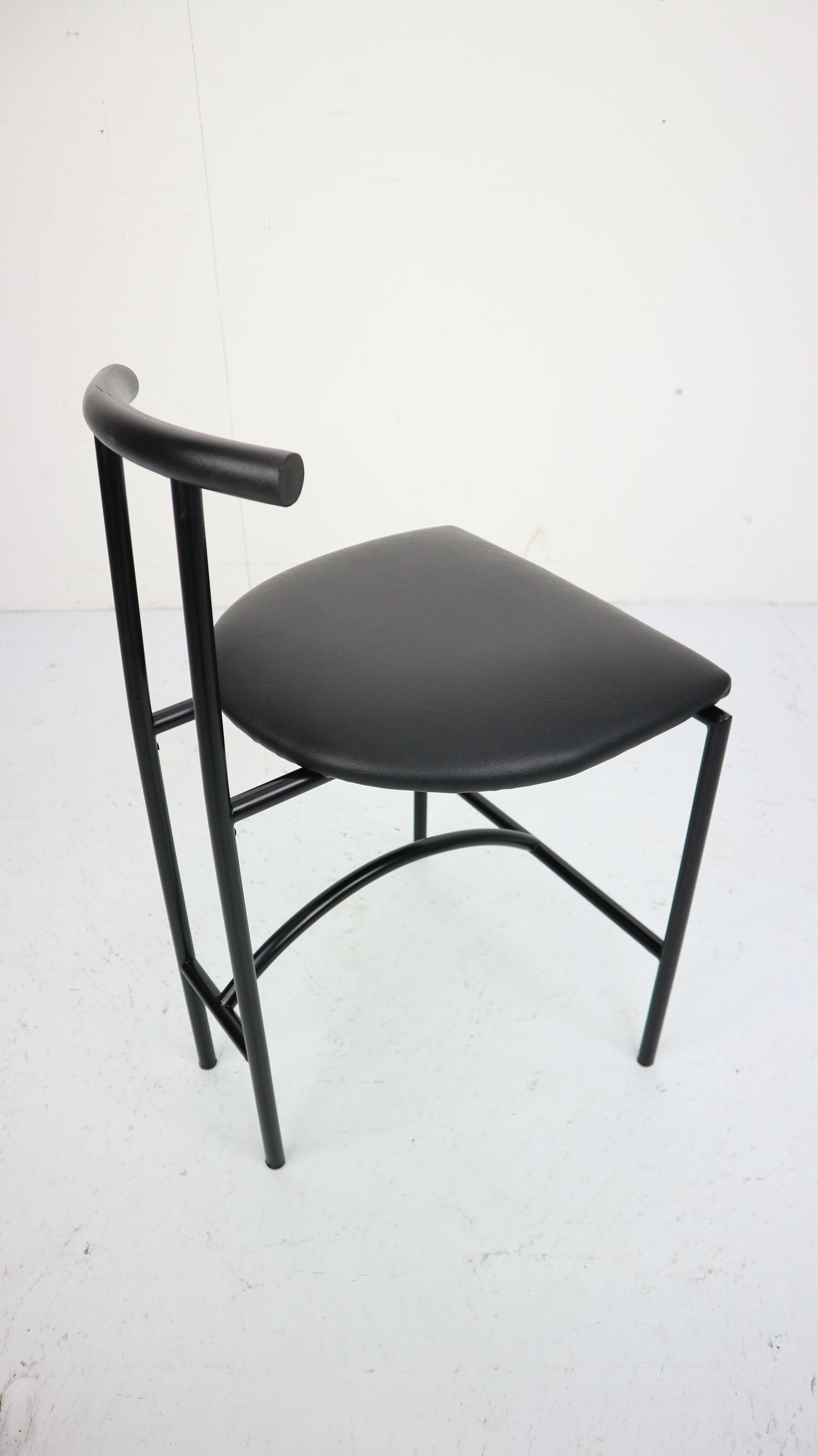 listing for Tuyen. 4x Bieffeplast 'Tokyo' Chair by Rodney Kinsman, 1985, Italy 3