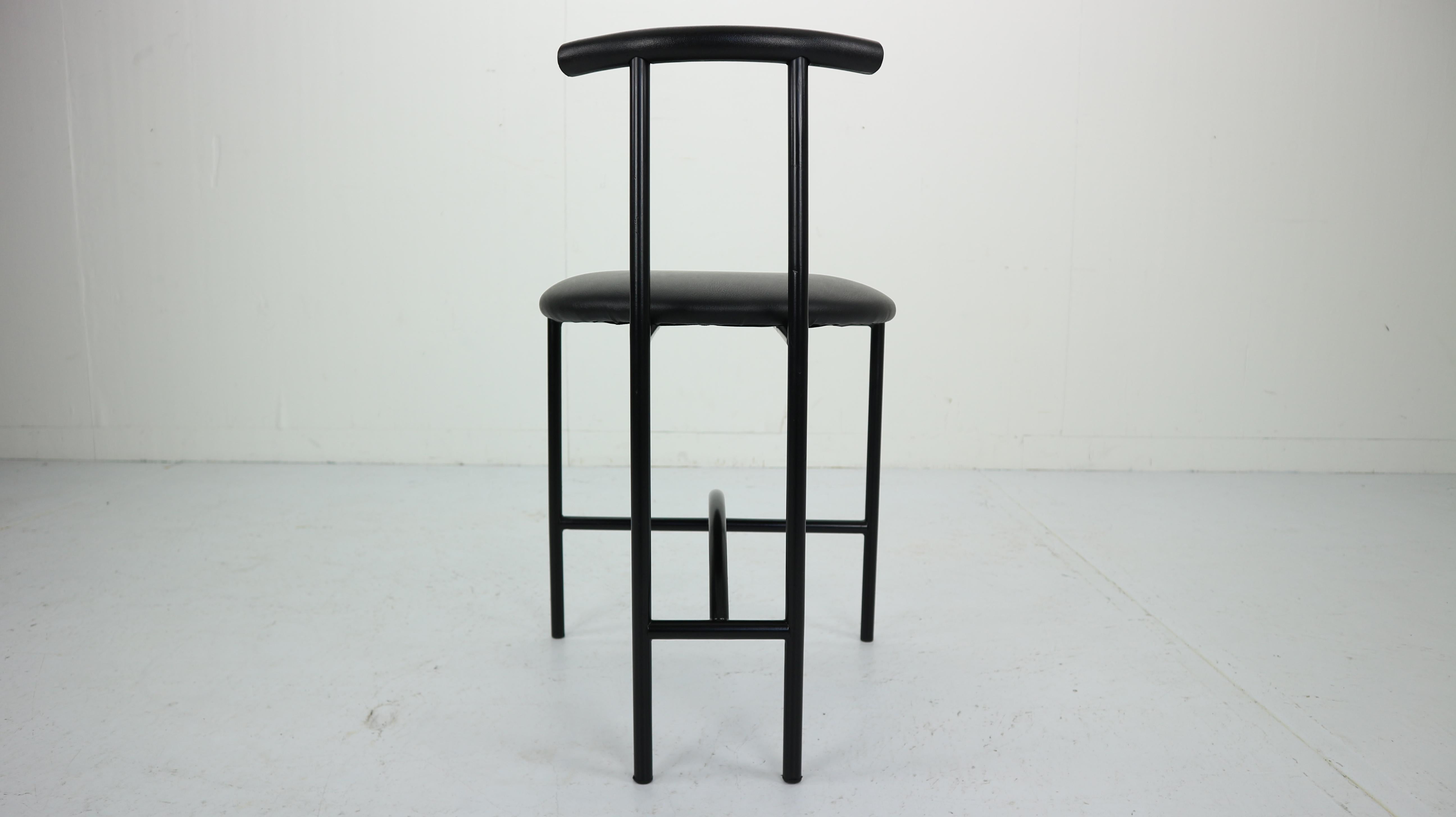 Mid-Century Modern listing for Tuyen. 4x Bieffeplast 'Tokyo' Chair by Rodney Kinsman, 1985, Italy