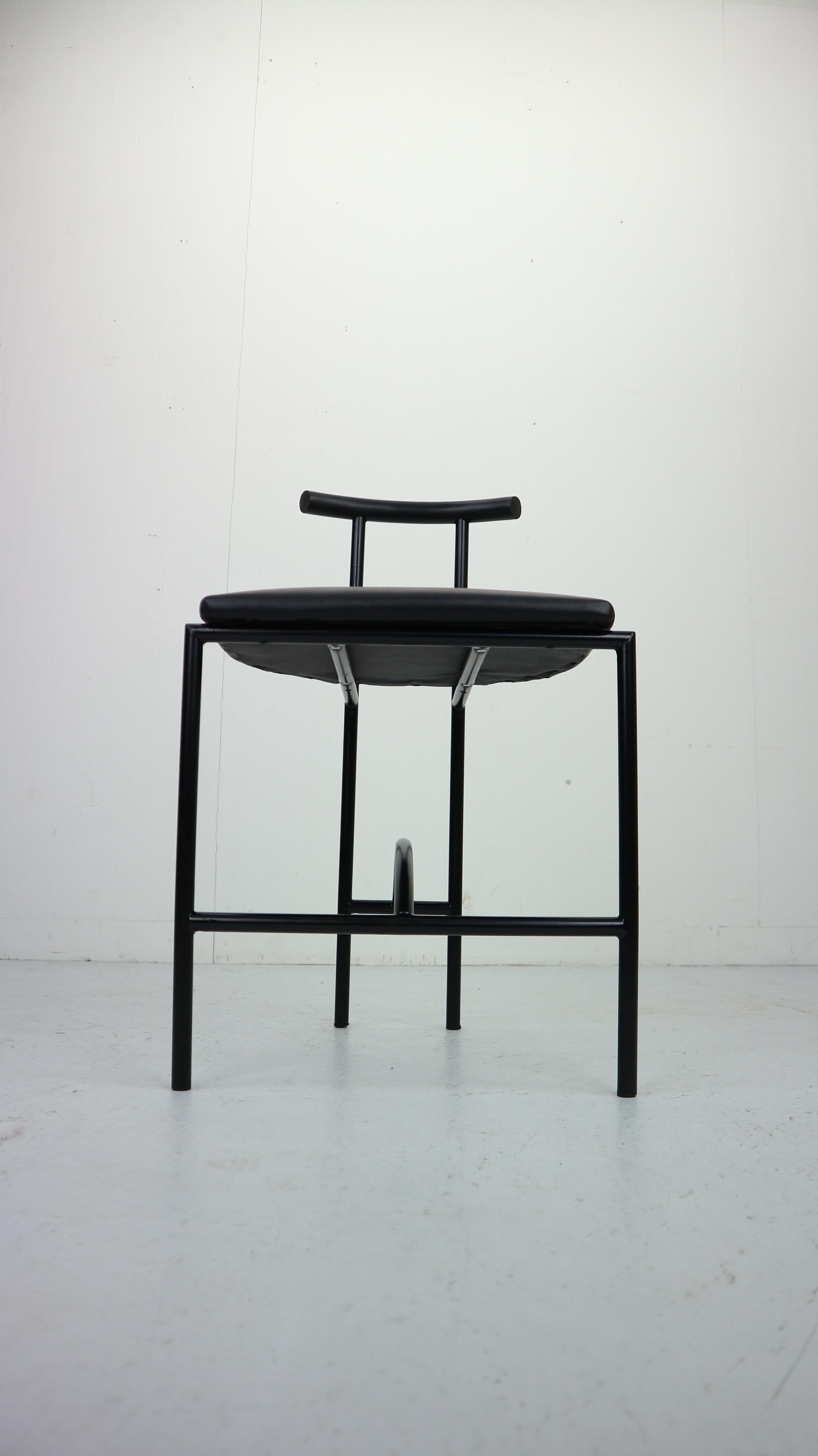 Italian listing for Tuyen. 4x Bieffeplast 'Tokyo' Chair by Rodney Kinsman, 1985, Italy