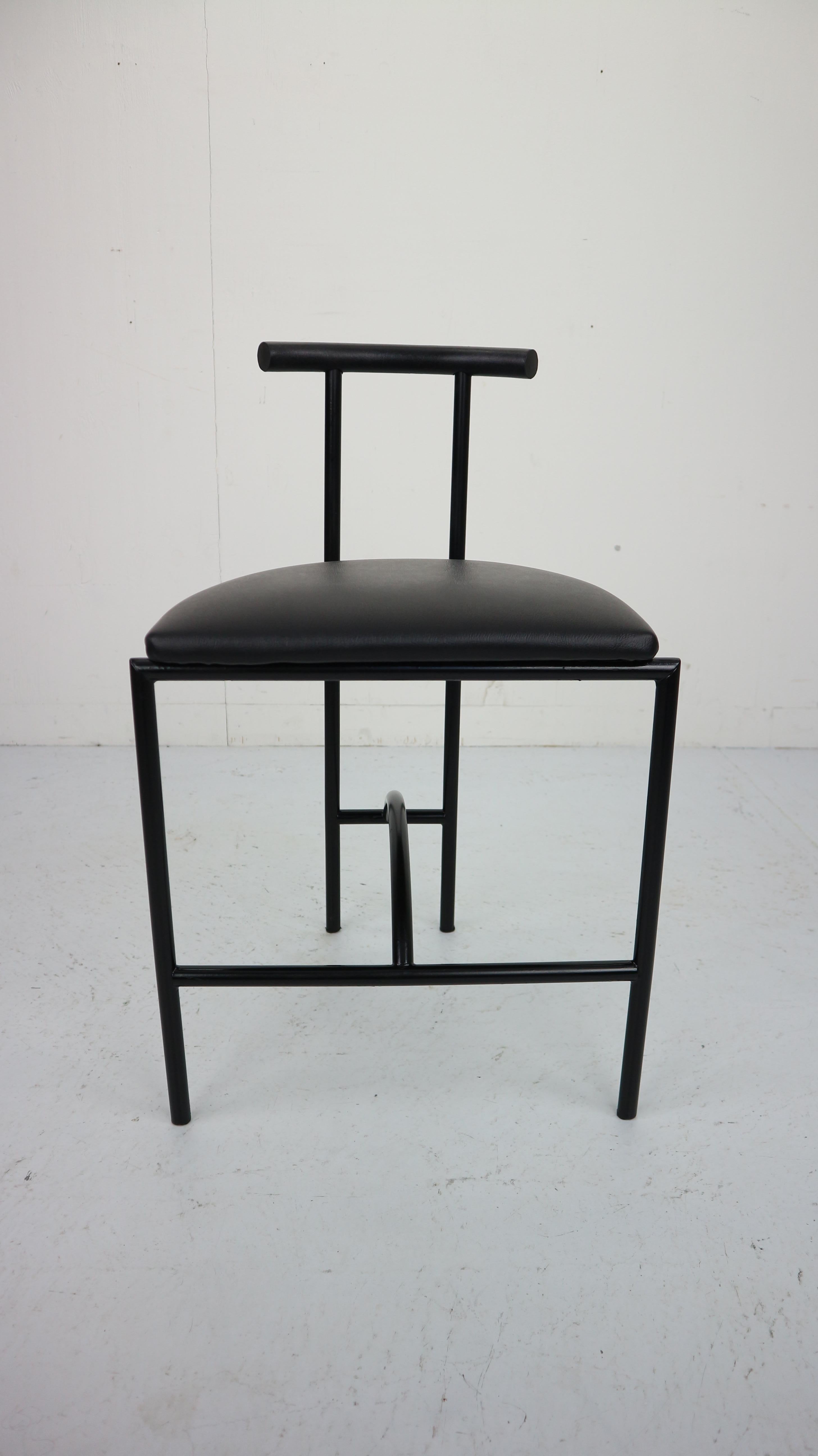 listing for Tuyen. 4x Bieffeplast 'Tokyo' Chair by Rodney Kinsman, 1985, Italy In Good Condition In The Hague, NL