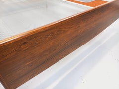 Lit double vintage scandinave en palissandre des années 60 avec chevets intégrés