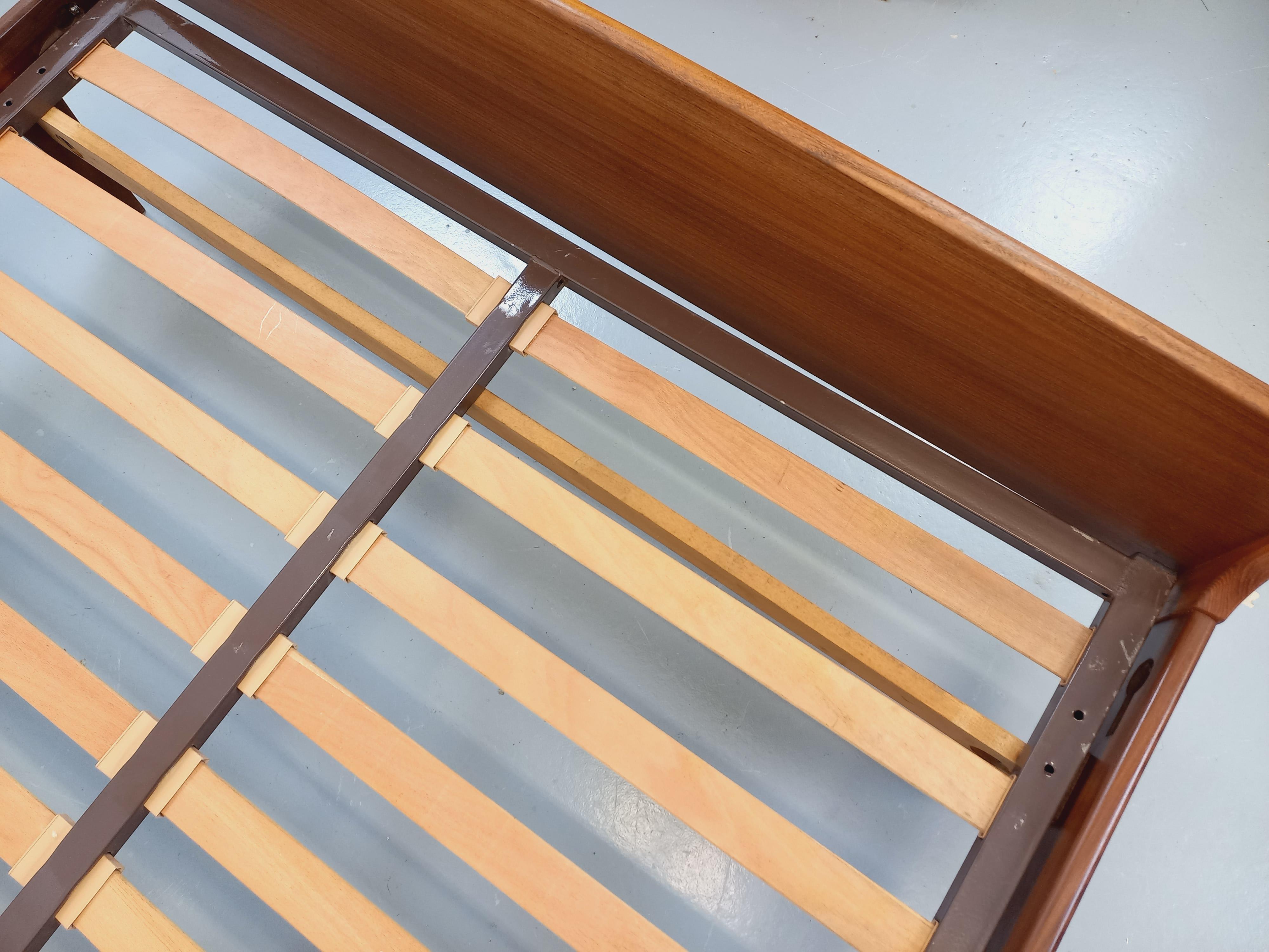 Lit double vintage scandinave en teck des années 60 en vente 4