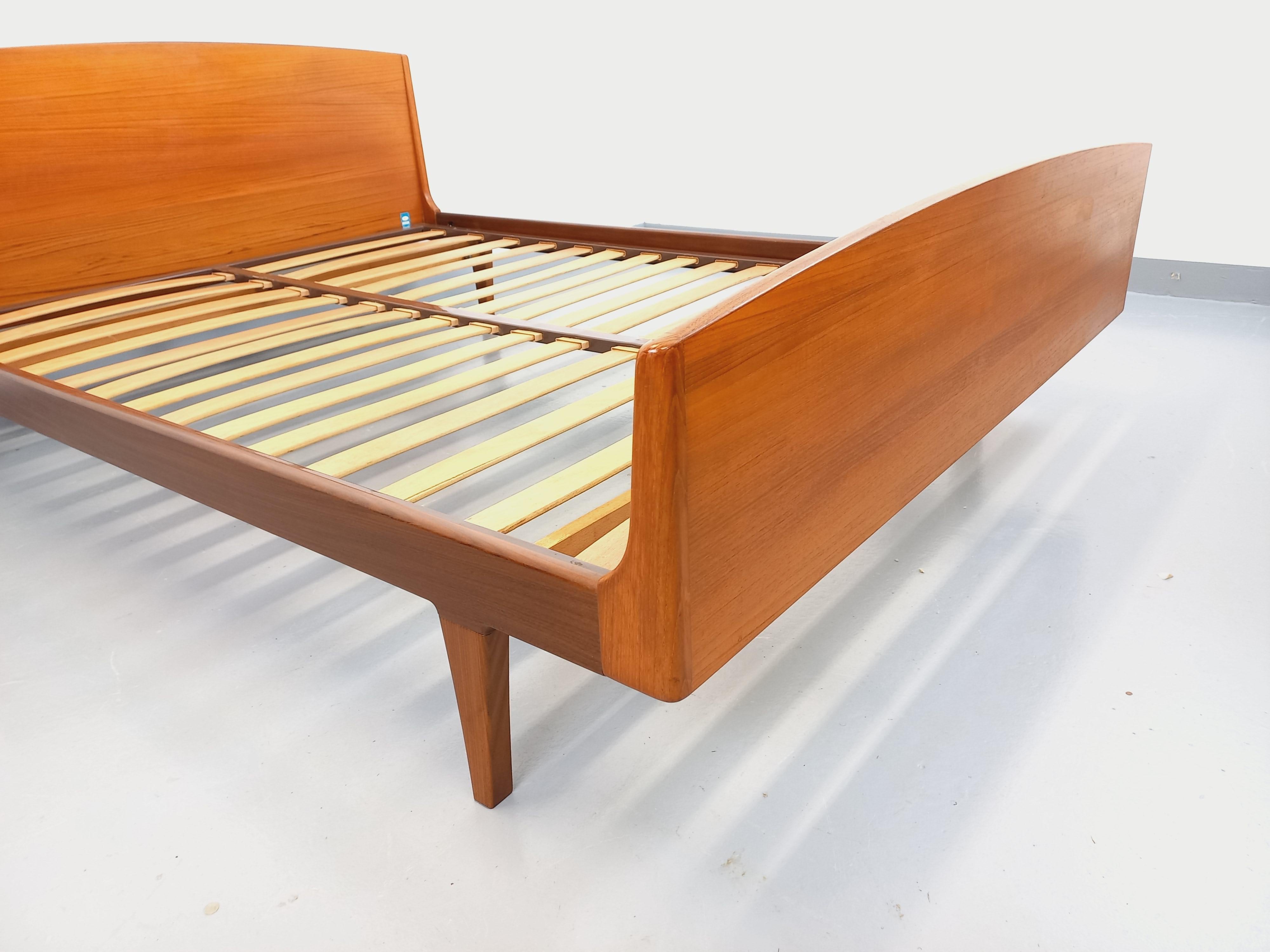 Lit double vintage scandinave en teck des années 60 Bon état - En vente à BESANÇON, FR