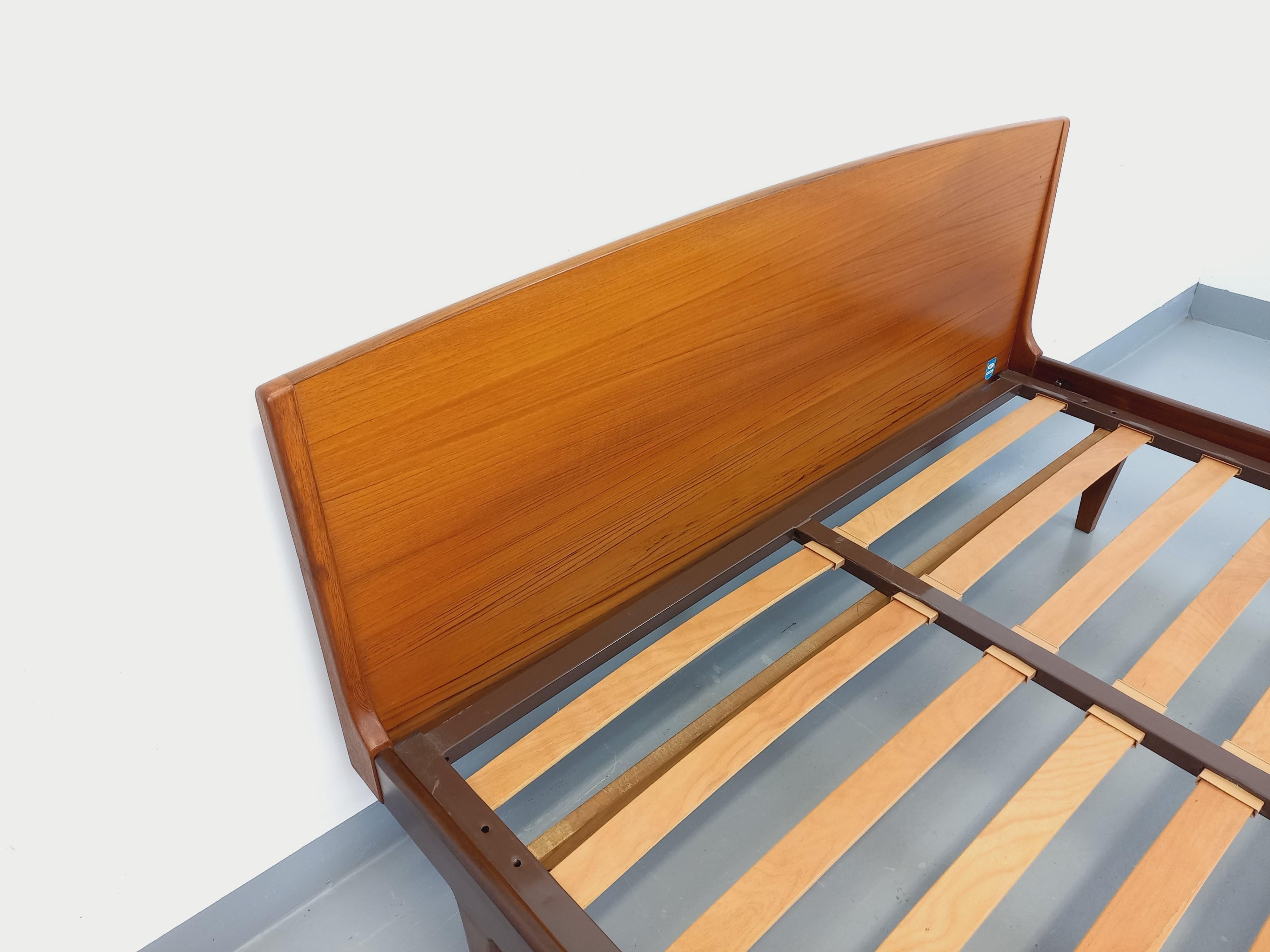 Lit double vintage scandinave en teck des années 60 en vente 1