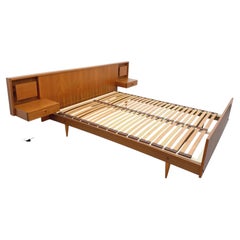 Lit double vintage style scandinave en teck des années 60 avec chevets lumineux