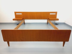Lit double vintage style scandinave en teck des années 60 avec chevets suspendue