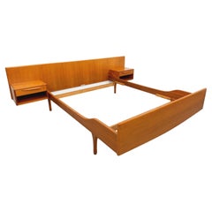 Lit double style scandinave en teck des designers Tricoire et Vecchione