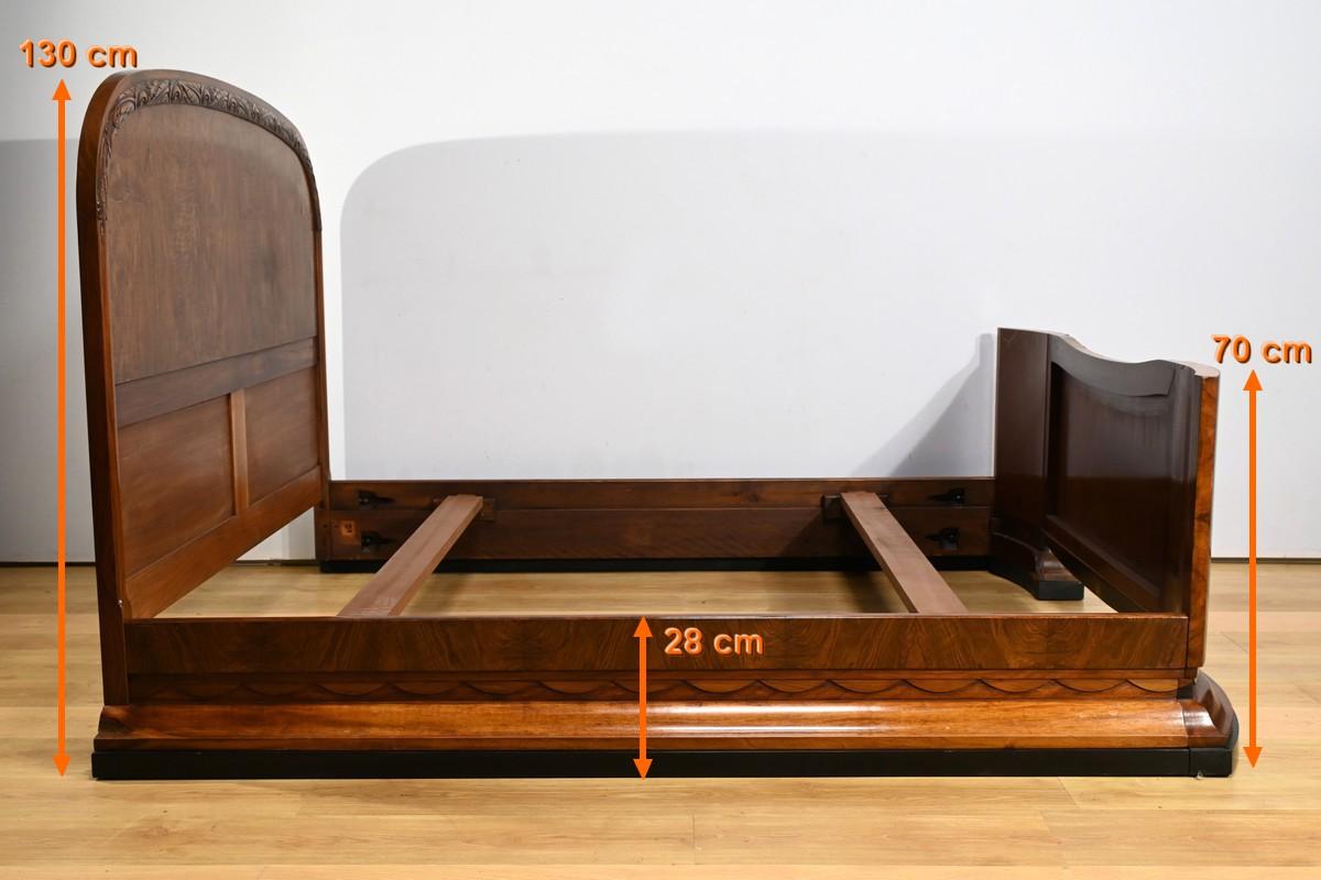 Cama de nogal con rebabas, Periodo Art Decó - 1930 en venta 12