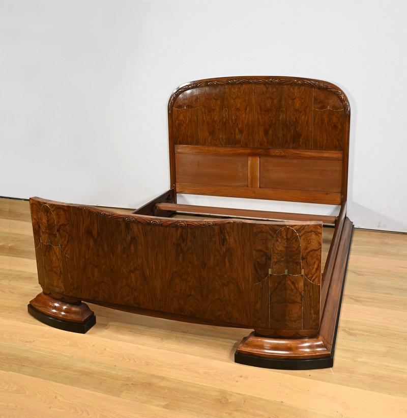 Français Lit en ronce de noyer, période Art Déco - 1930 en vente