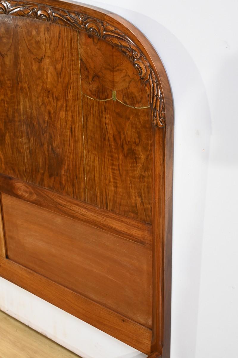 Milieu du XXe siècle Lit en ronce de noyer, période Art Déco - 1930 en vente