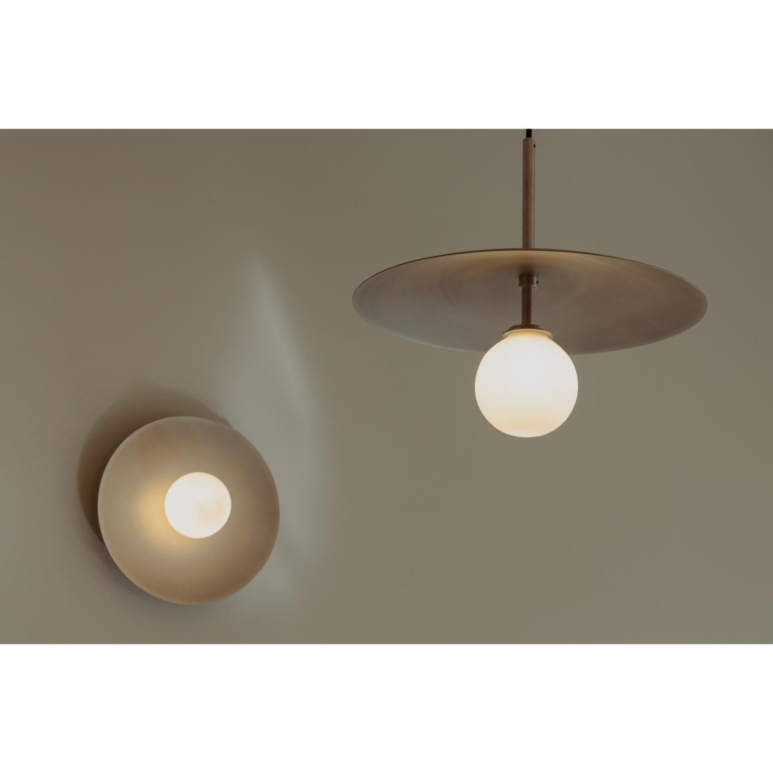 Messicano Lampada a sospensione Lita con paralume a cono e vetro opalino di Nuumbra in vendita