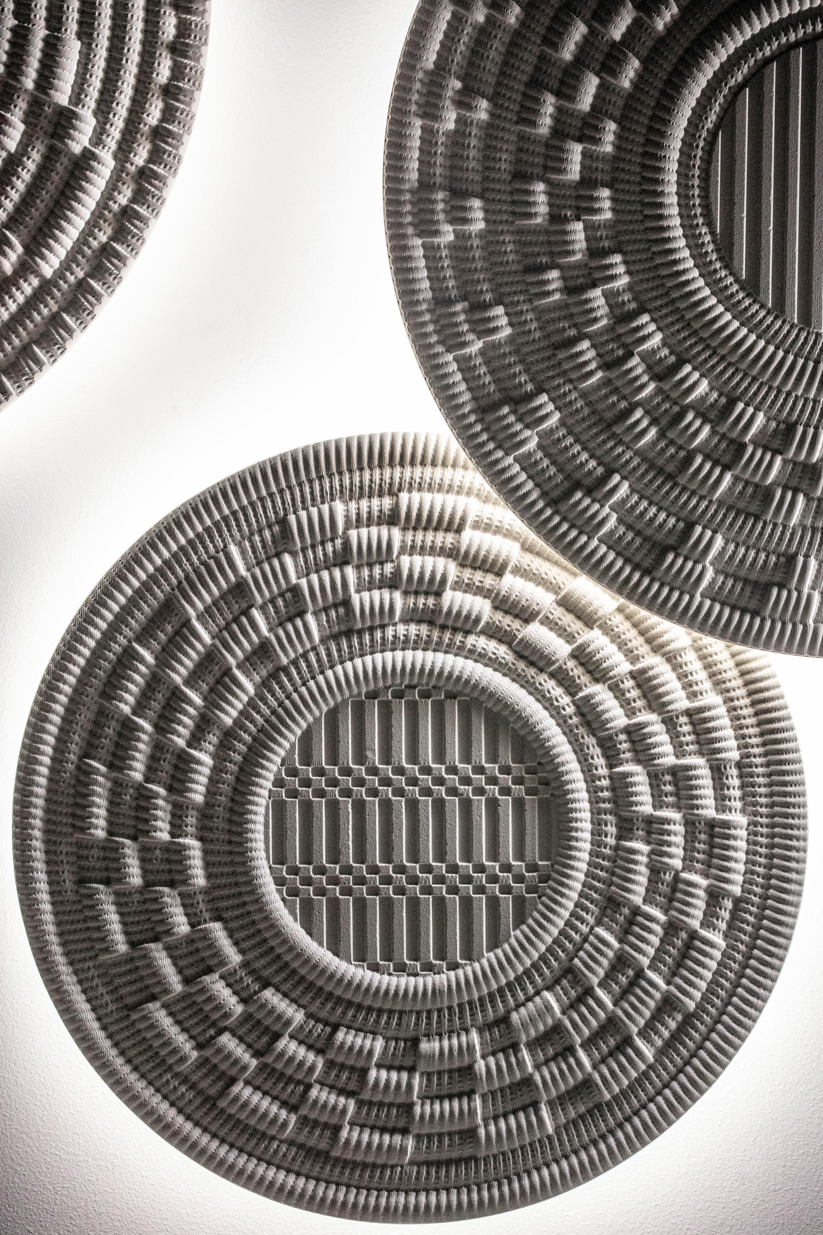 LITHEA/Corbulas Wandleuchten aus dreidimensionalen Steinpaneelen von Pierluigi Piu (Moderne) im Angebot
