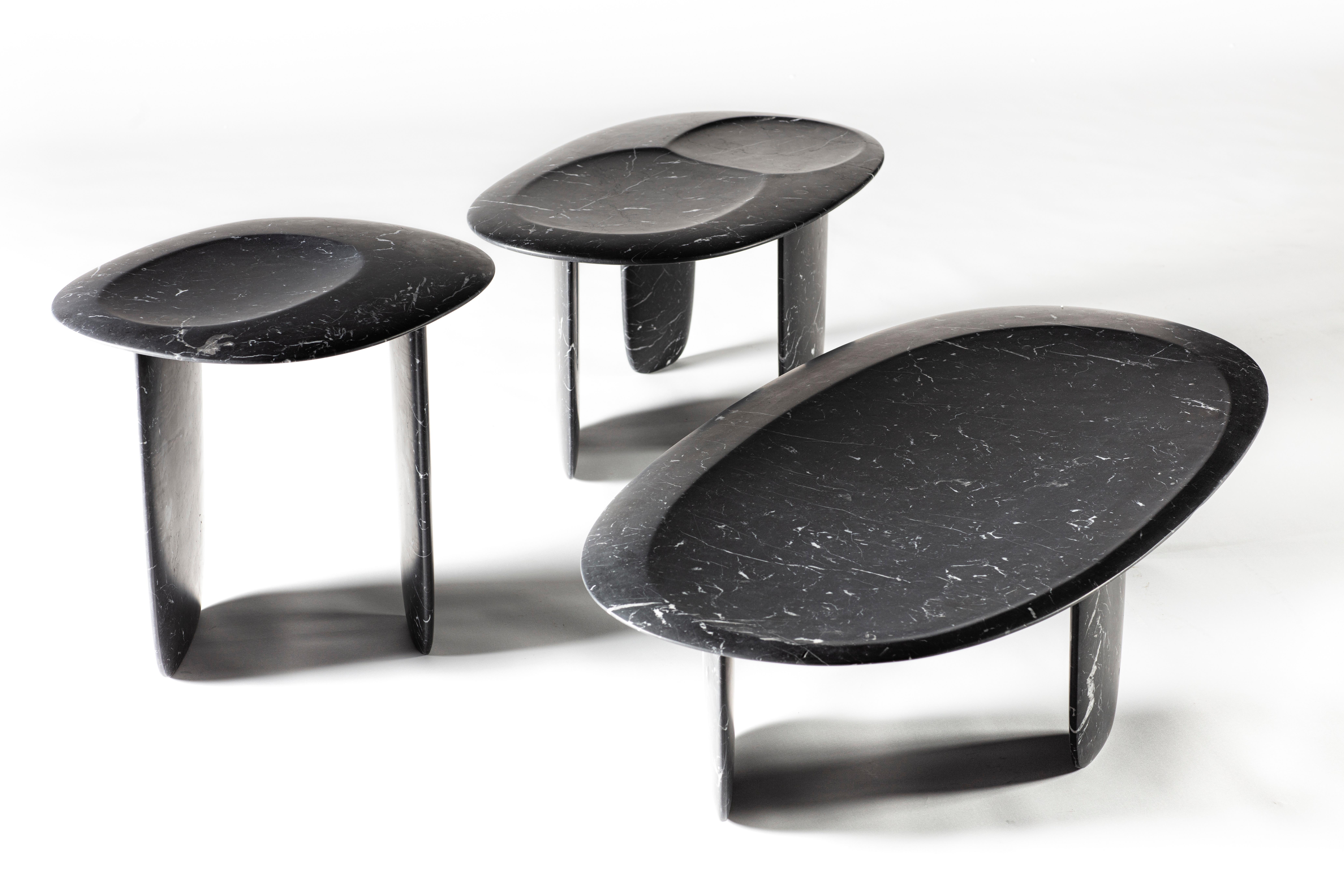 Sesi A, B, C set of number 3 coffee tables
Materials: Nero Marquinia, Bianco Carrara, Pietra Pece
Dimensions:
SESI A 100x50x H26 cm
SESI B 65x40x H32 cm
SESI C 45x40x H40 cm.