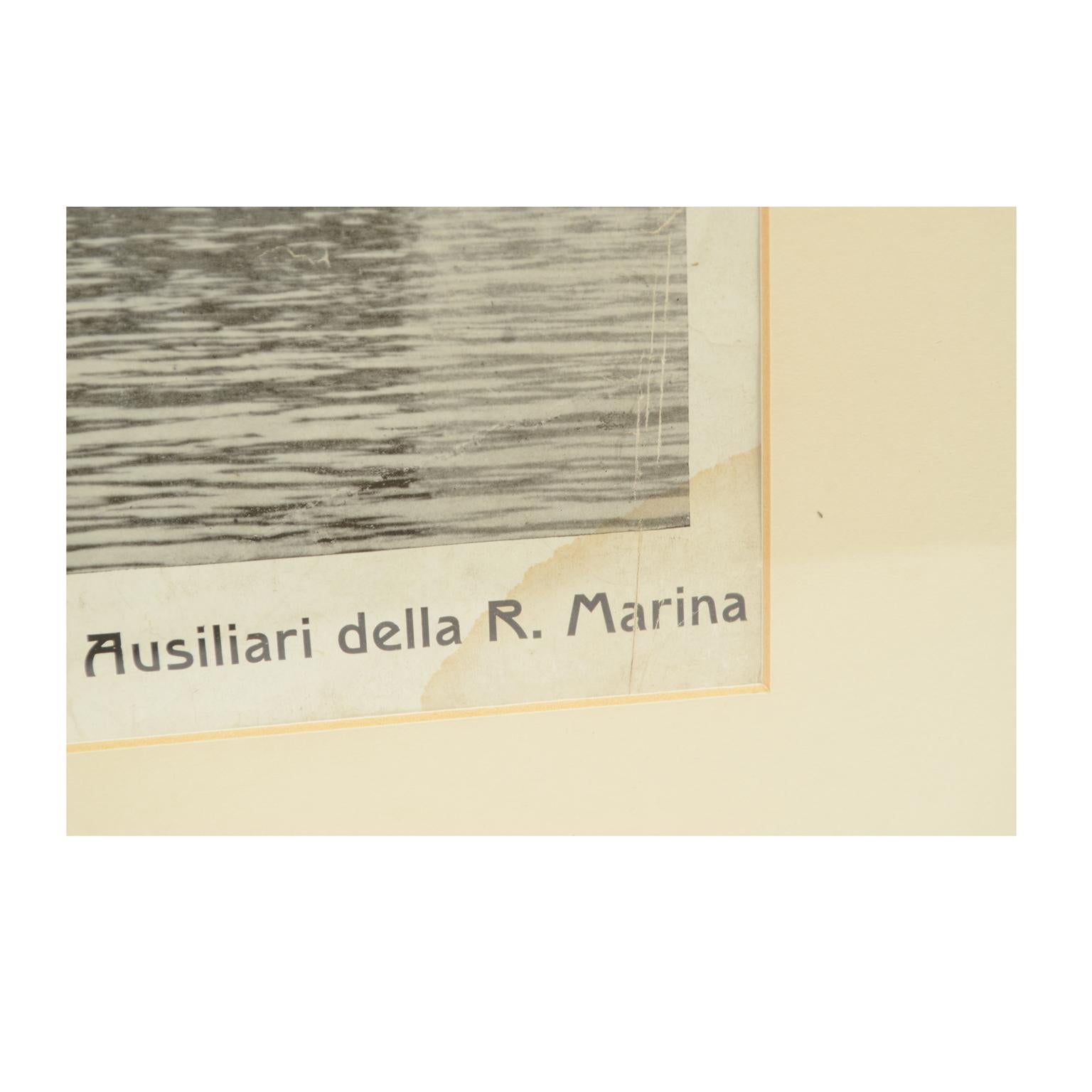 Impression nautique ancienne des années 1930 représentant un navire océanique par Adolfo Barabino Genova en vente 2