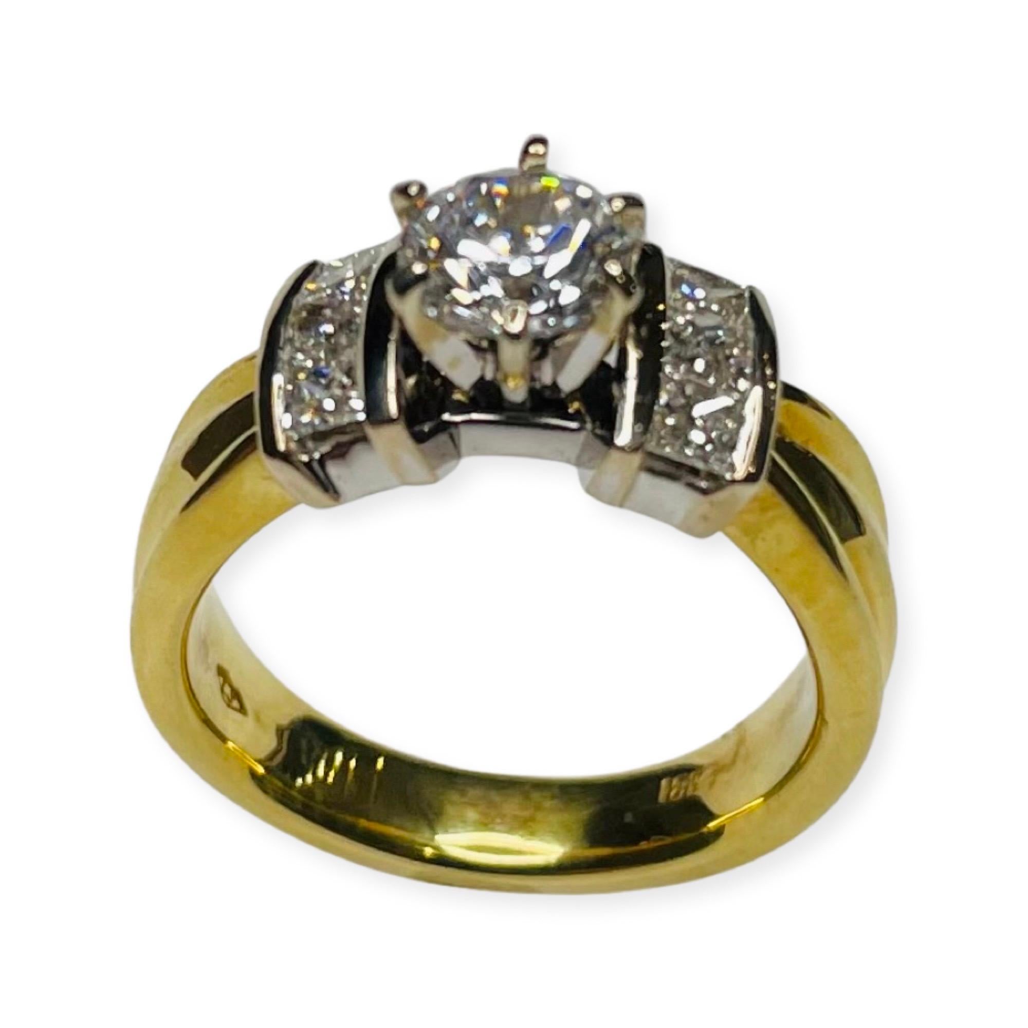 Contemporary Lithos 18K White and Yellow Gold and Diamond Engagement Ring For Sale