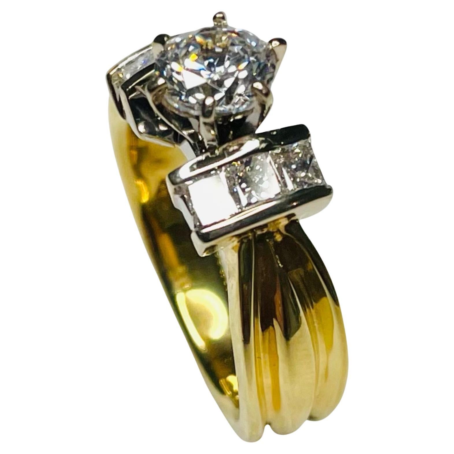 Lithos Bague de fiançailles en or blanc et jaune 18 carats et diamants en vente