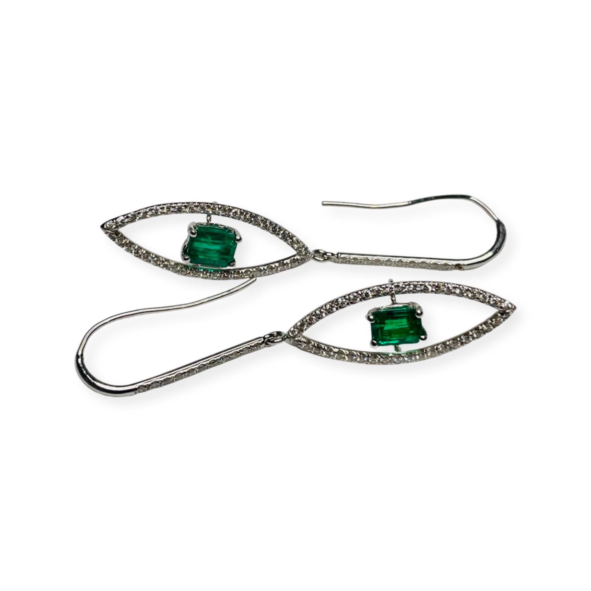 Lithos 18K White Gold Diamond & Emerald Earrings In New Condition For Sale In Kirkwood, MO