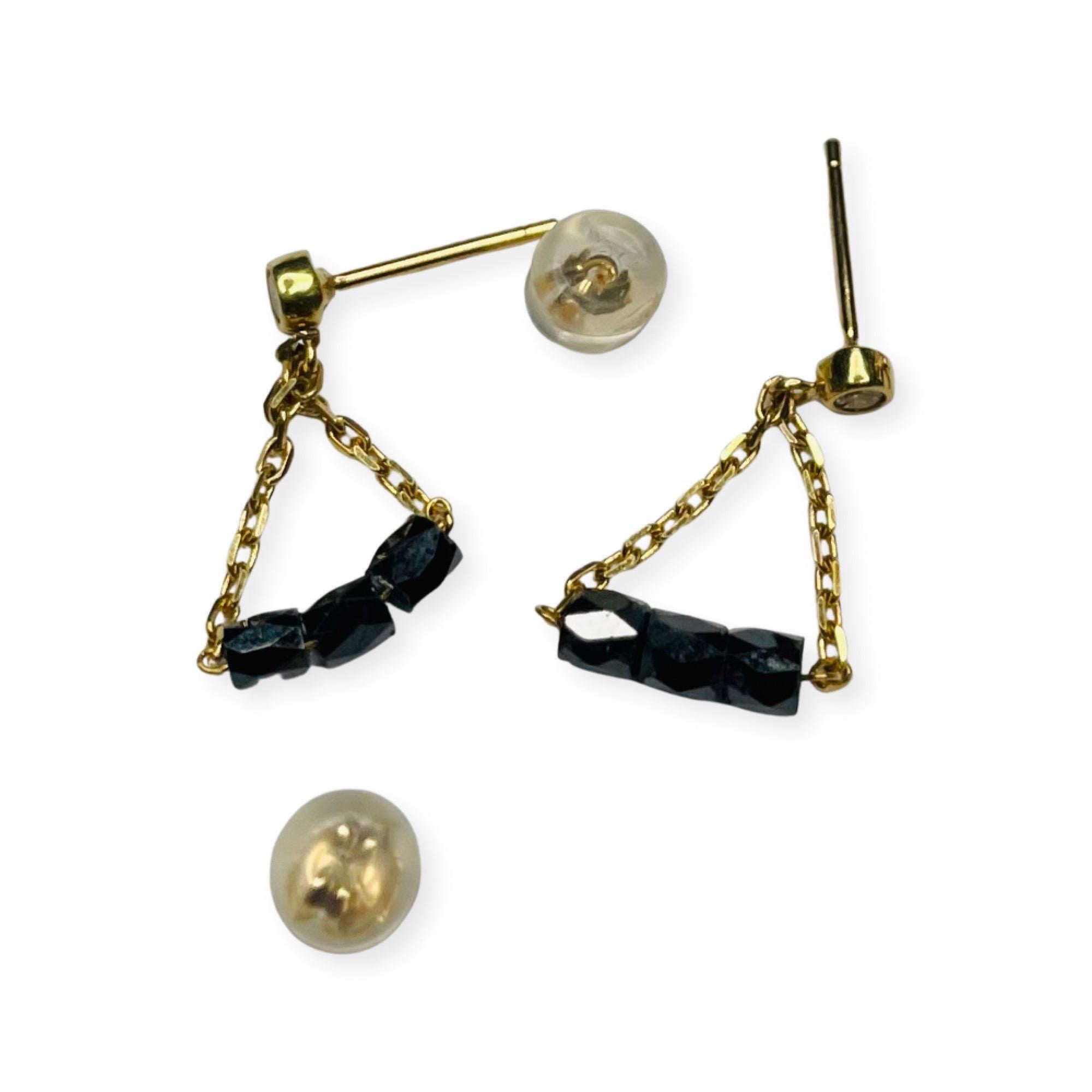 Lithos 18K Yellow Gold Black Diamond Faceted Barrel with White Diamond Studs In New Condition For Sale In Kirkwood, MO