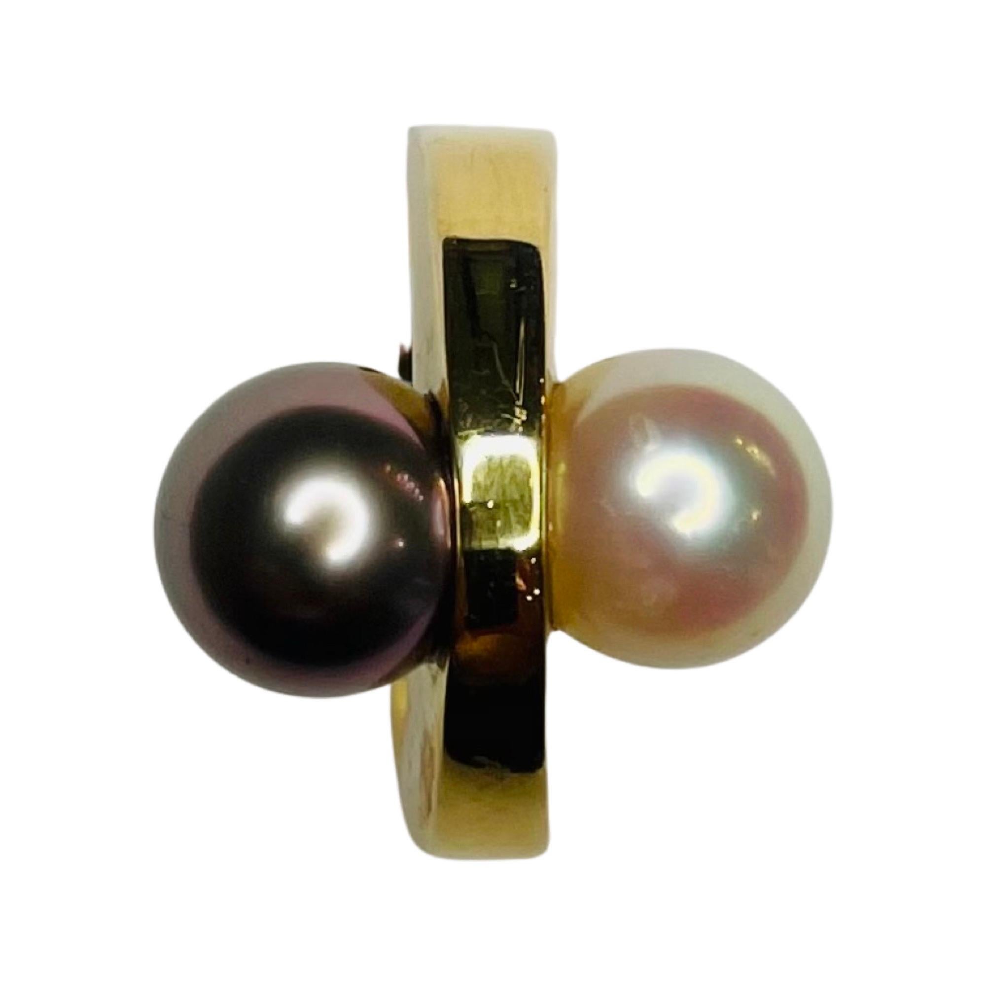 Women's Lithos 18K Yellow Gold Cultured Black Tahitian Pearl and White Akoya Pearl Ring For Sale