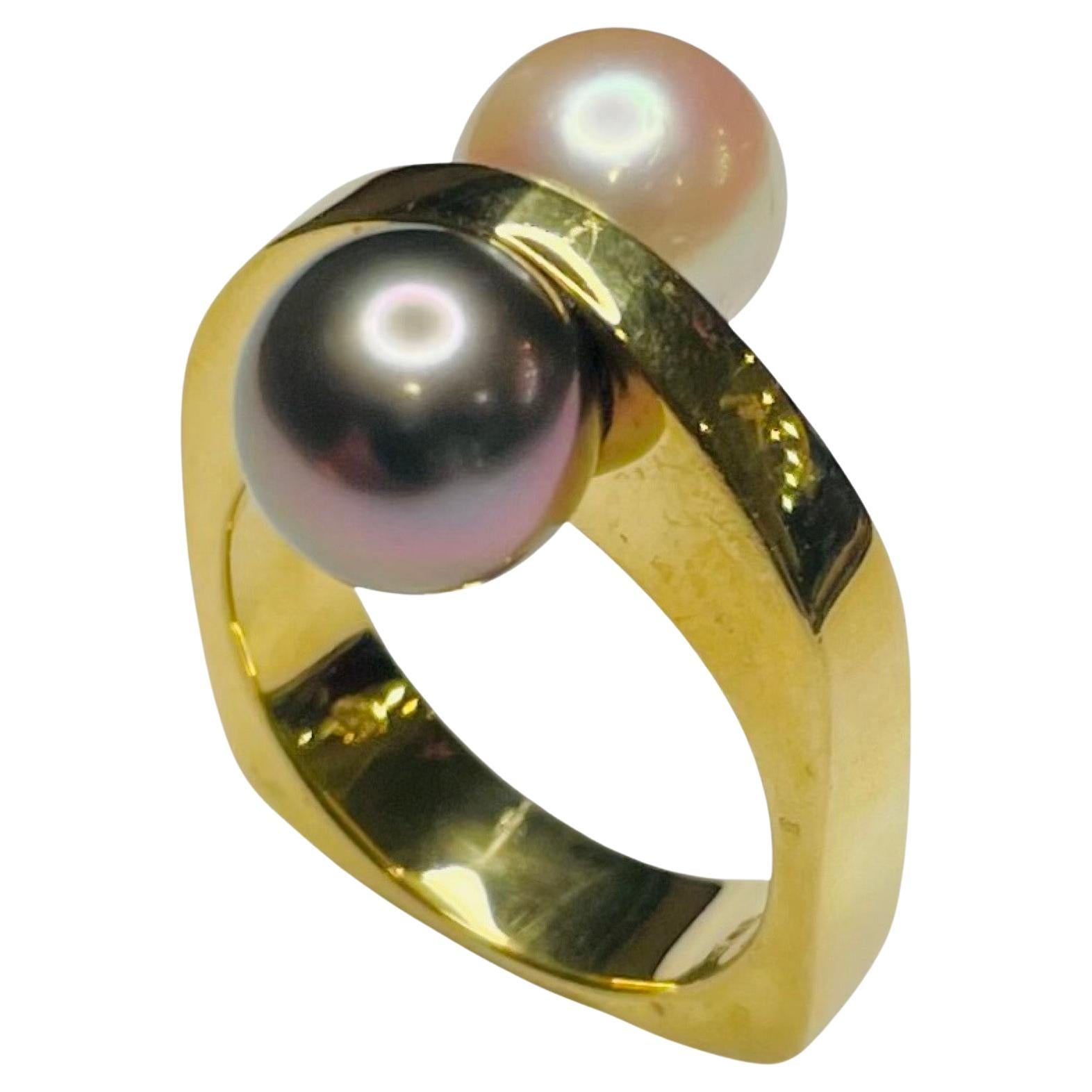 Lithos 18K Yellow Gold Cultured Black Tahitian Pearl and White Akoya Pearl Ring For Sale