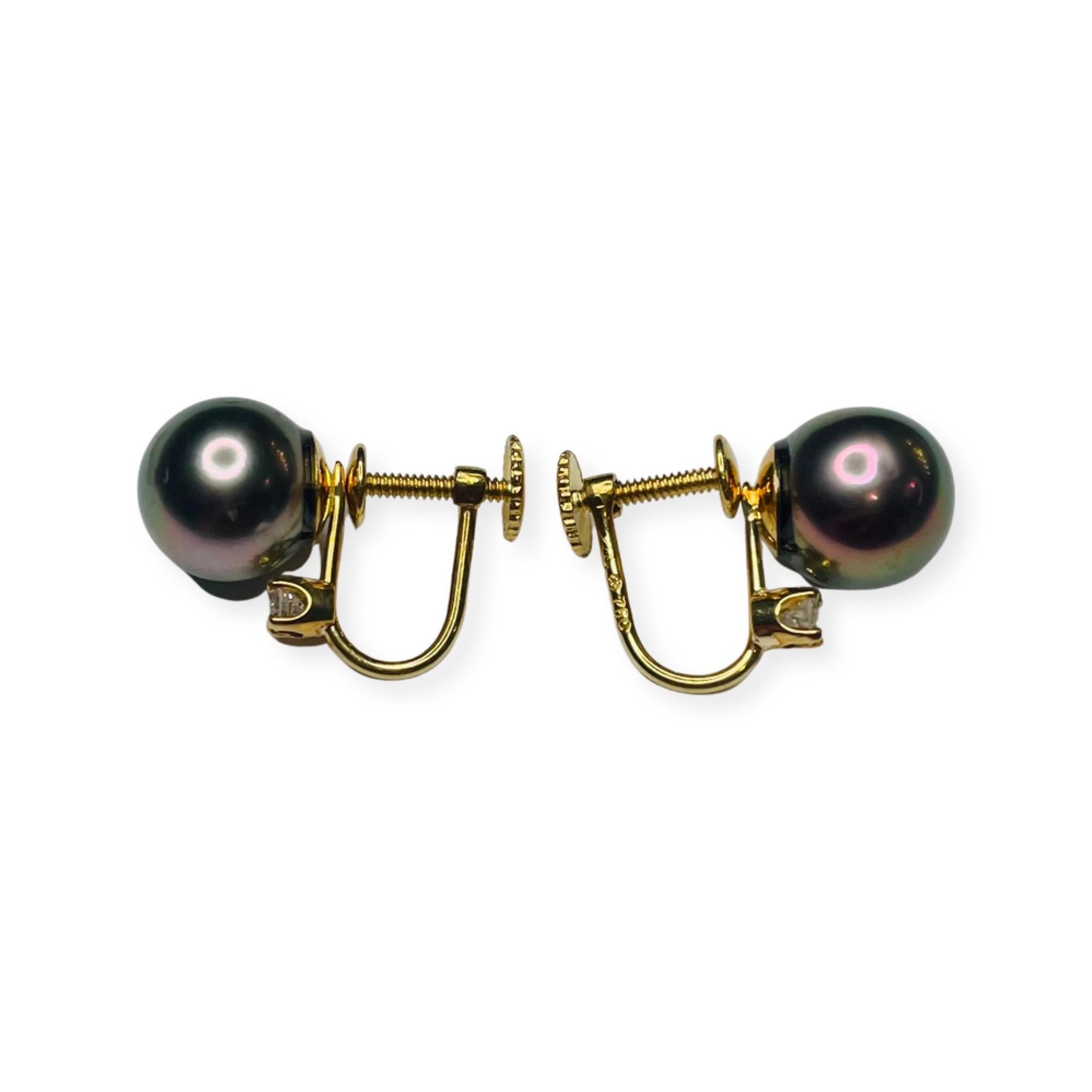 Contemporary Lithos 18K Yellow Gold Cultured Black Tahitian Pearl Screw Back Earrings For Sale