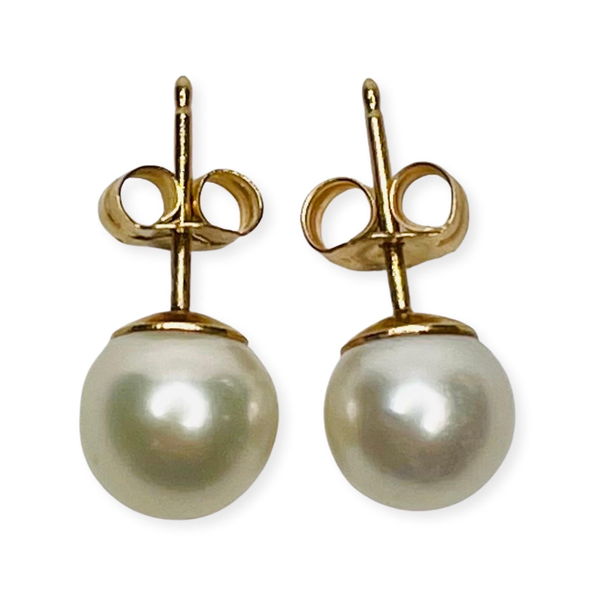Contemporary Lithos 18K Yellow Gold Cultured Japanese Akoya Pearl Earring For Sale